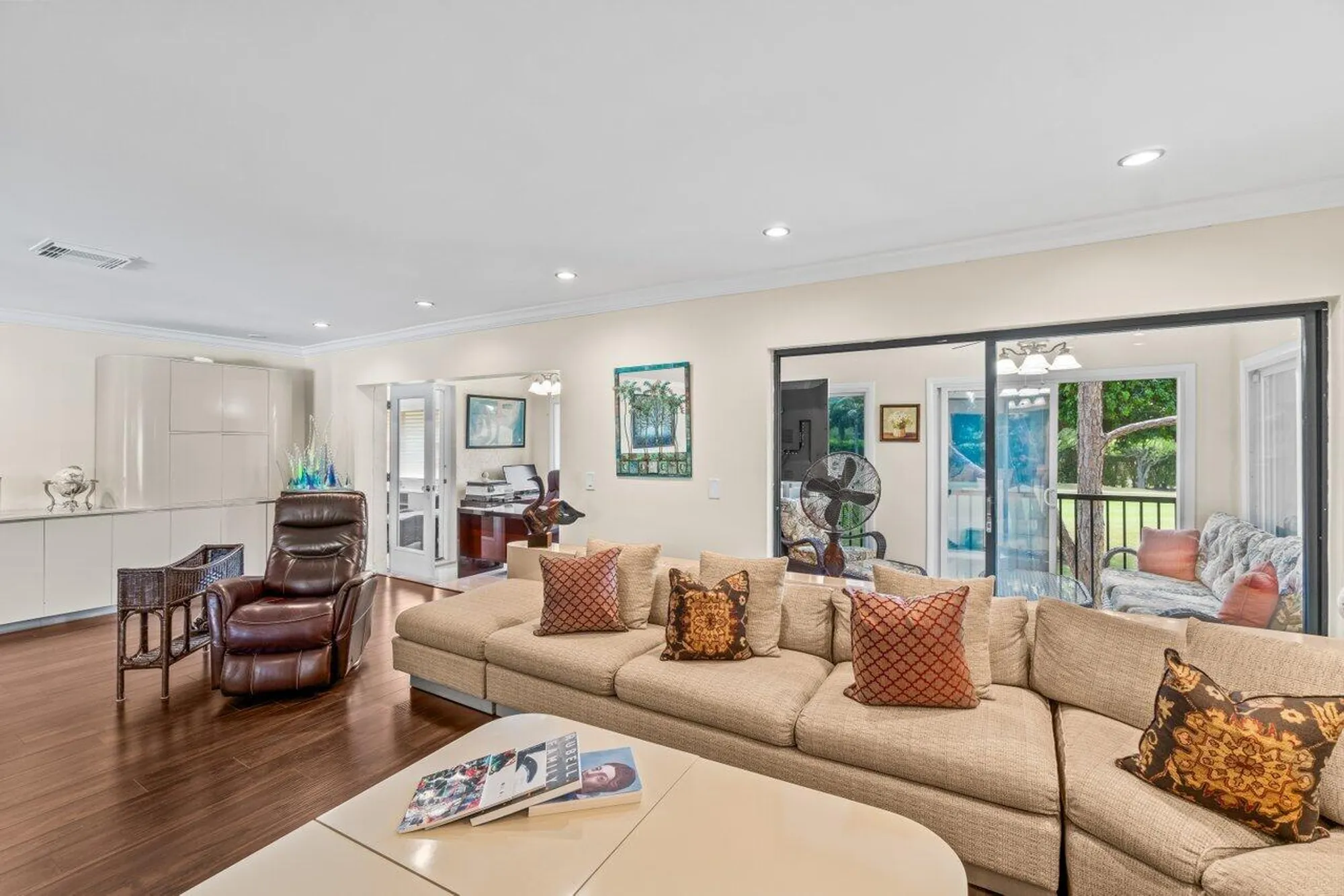 Property Slideshow image 10 of 61 | 9 stratford dr d, Boynton Beach, FL, 33436