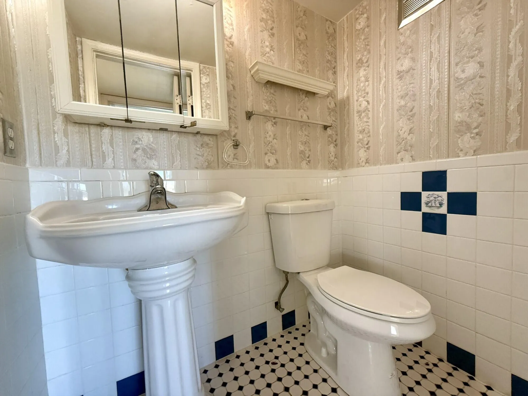 Property Slideshow image 12 of 20 | 401 chatham t, West Palm Beach, FL, 33417