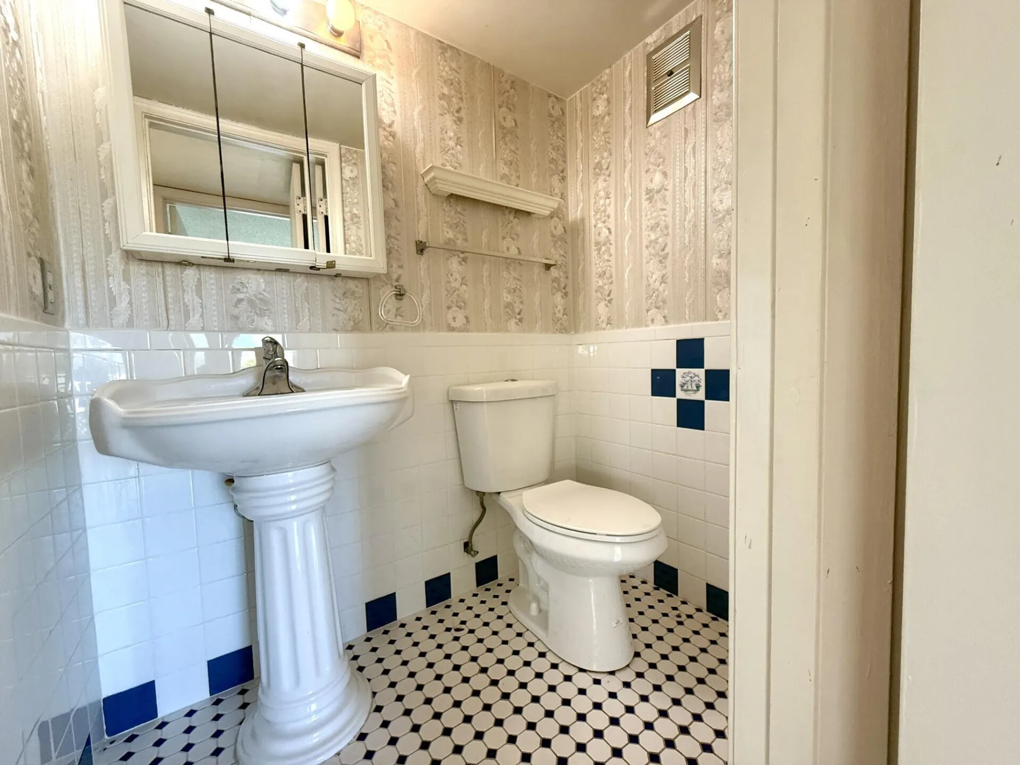 Property Slideshow image 13 of 20 | 401 chatham t, West Palm Beach, FL, 33417