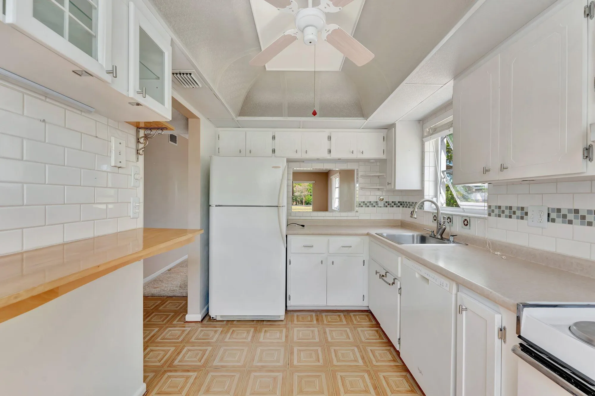 Property Slideshow image 3 of 18 | 3551 inverrary dr 212, Lauderhill, FL, 33319