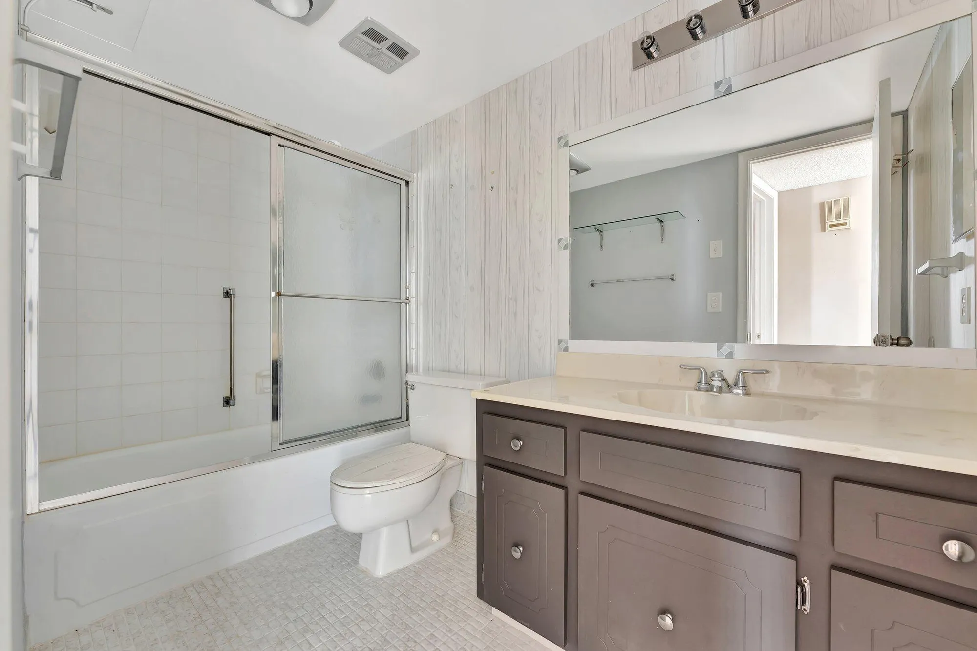 Property Slideshow image 14 of 18 | 3551 inverrary dr 212, Lauderhill, FL, 33319