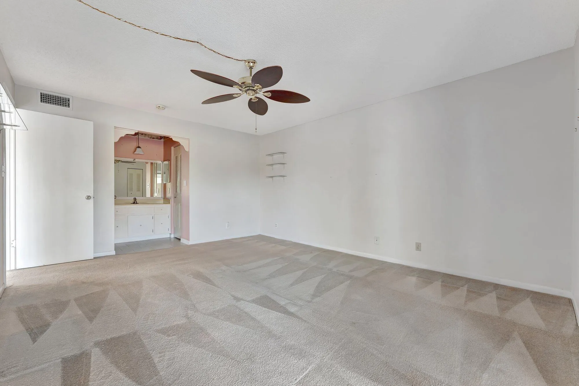 Property Slideshow image 9 of 18 | 3551 inverrary dr 212, Lauderhill, FL, 33319