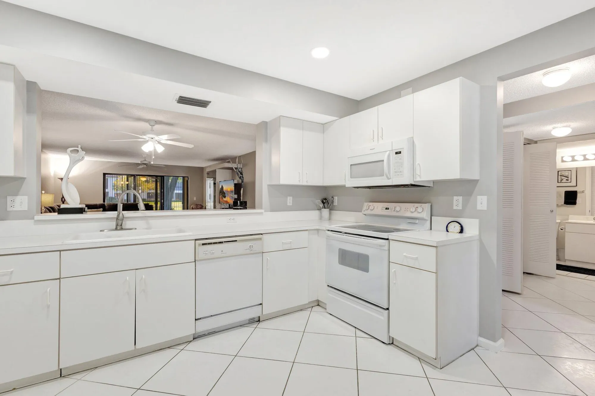 Property Slideshow image 5 of 43 | 9680 sills dr 102, Boynton Beach, FL, 33437