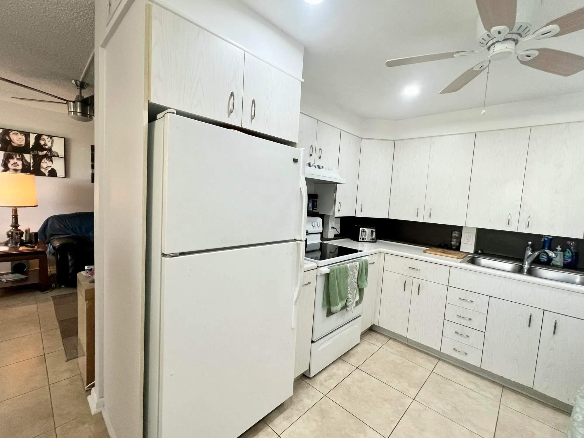 Property Slideshow image 10 of 15 | 2038 hythe c, Boca Raton, FL, 33434