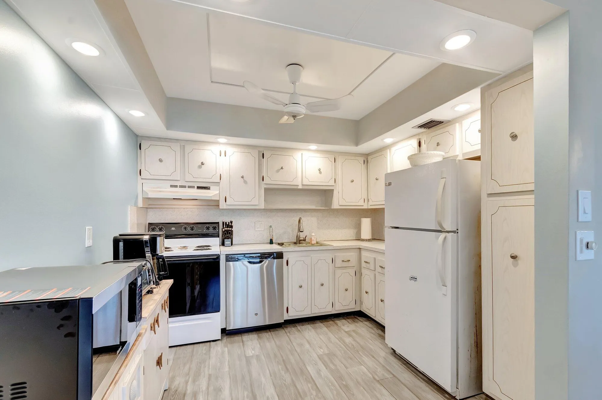 Property Slideshow image 23 of 50 | 212 greenbrier a, West Palm Beach, FL, 33417