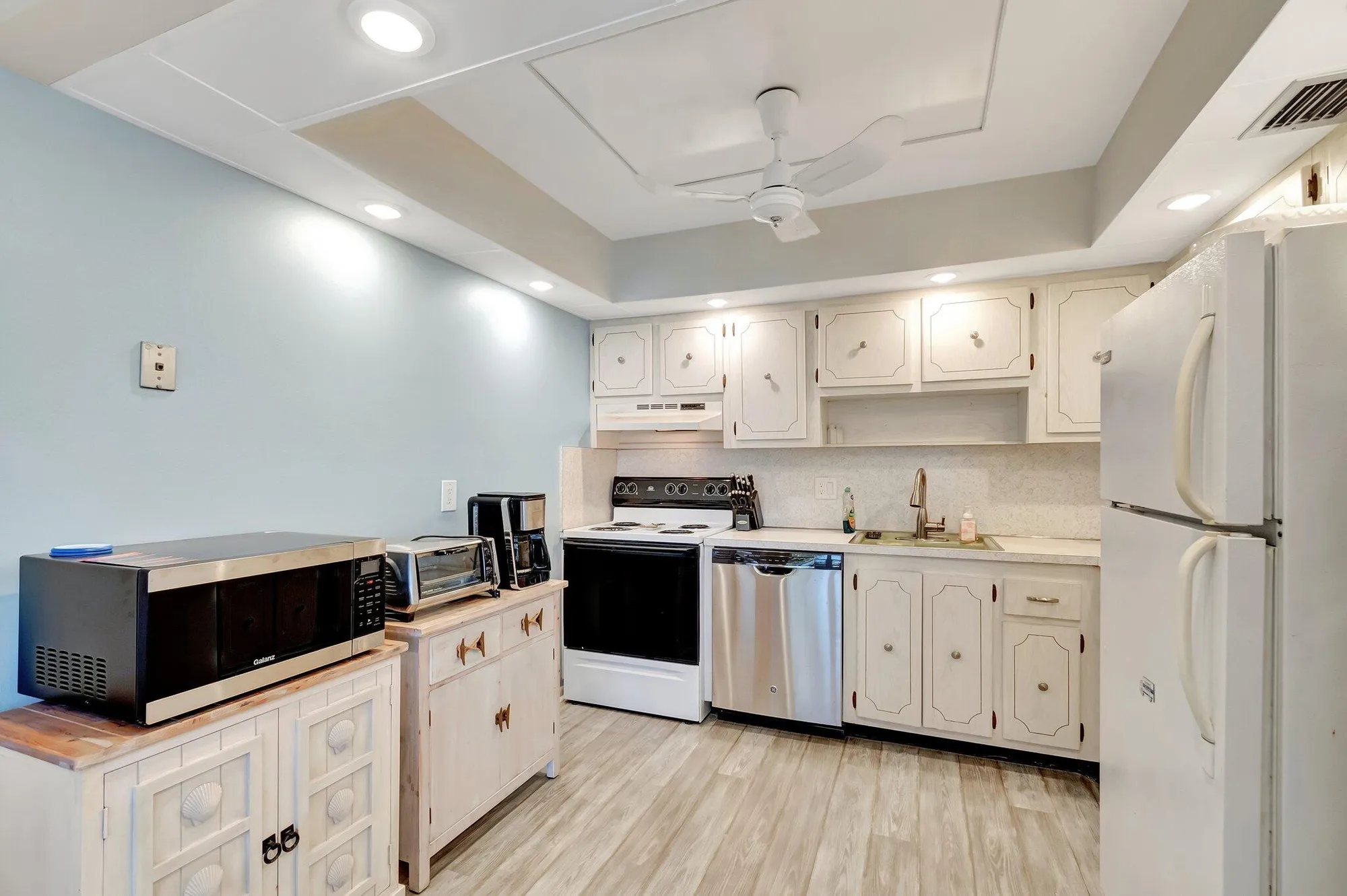 Property Slideshow image 13 of 50 | 212 greenbrier a, West Palm Beach, FL, 33417