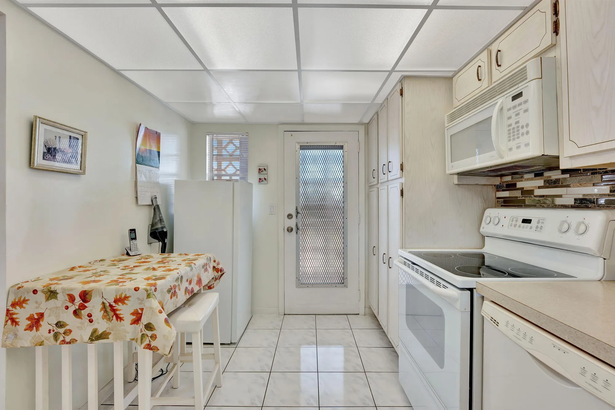 Property Slideshow image 8 of 61 | 2951 nw 46th ave 403, Lauderdale Lakes, FL, 33313