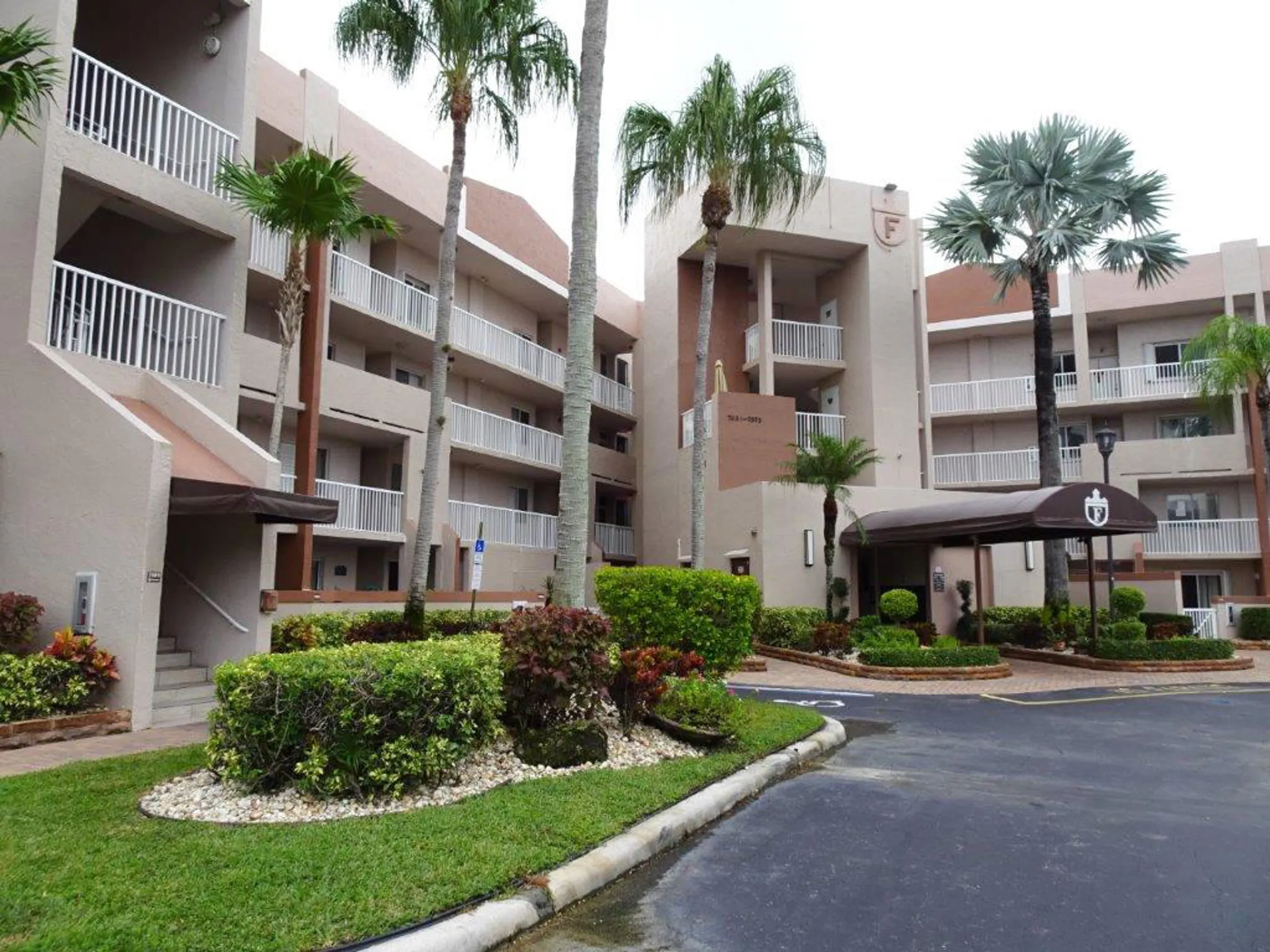 Property Slideshow image 1 of 22 | 7539 granville dr 208, Tamarac, FL, 33321