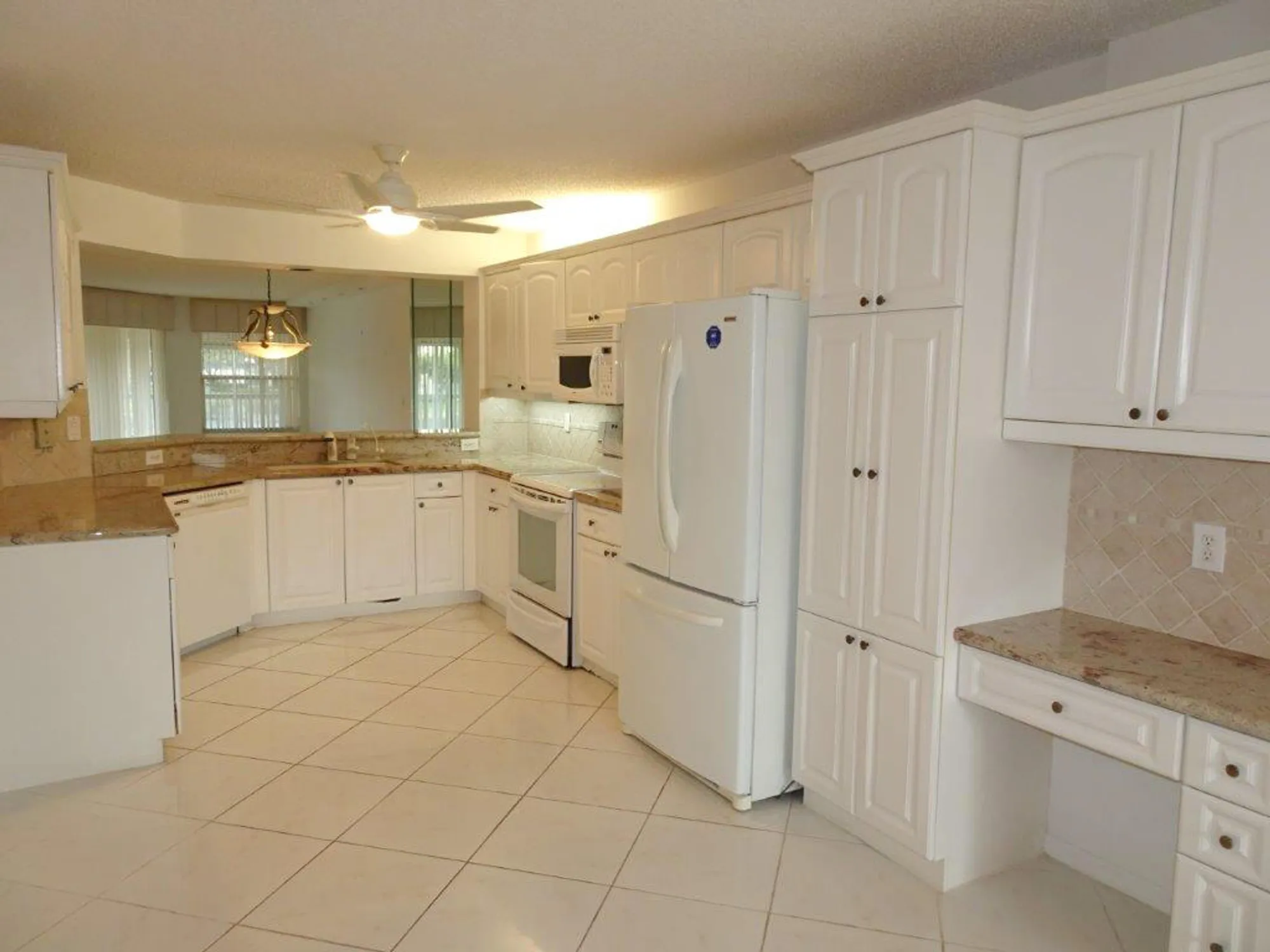 Property Slideshow image 5 of 22 | 7539 granville dr 208, Tamarac, FL, 33321