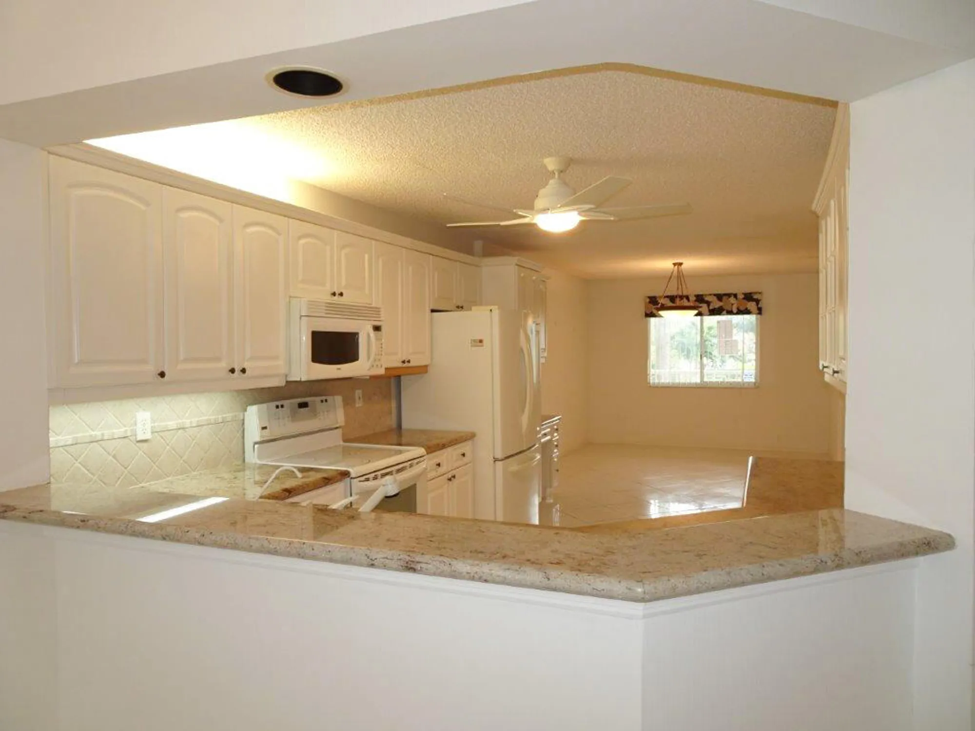Property Slideshow image 6 of 22 | 7539 granville dr 208, Tamarac, FL, 33321