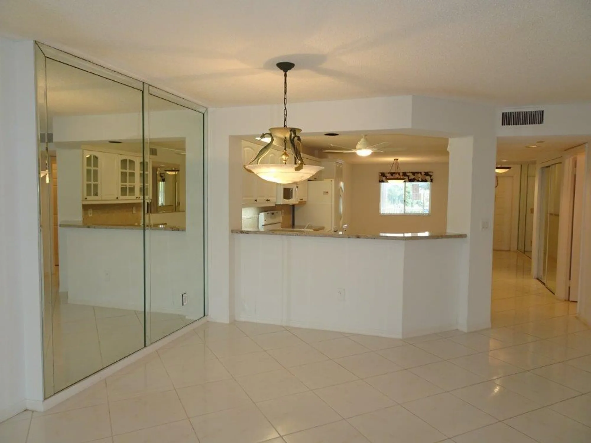 Property Slideshow image 7 of 22 | 7539 granville dr 208, Tamarac, FL, 33321