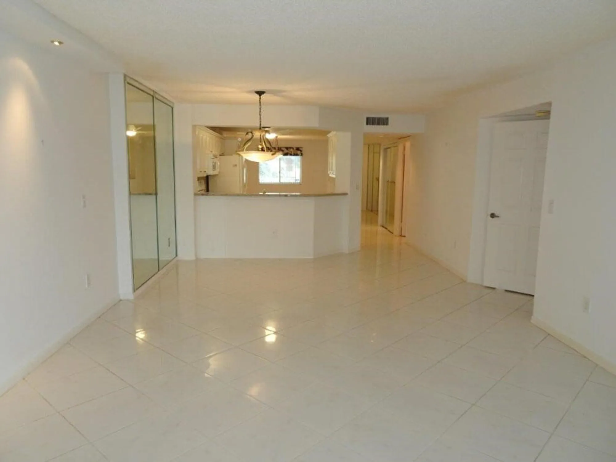 Property Slideshow image 8 of 22 | 7539 granville dr 208, Tamarac, FL, 33321