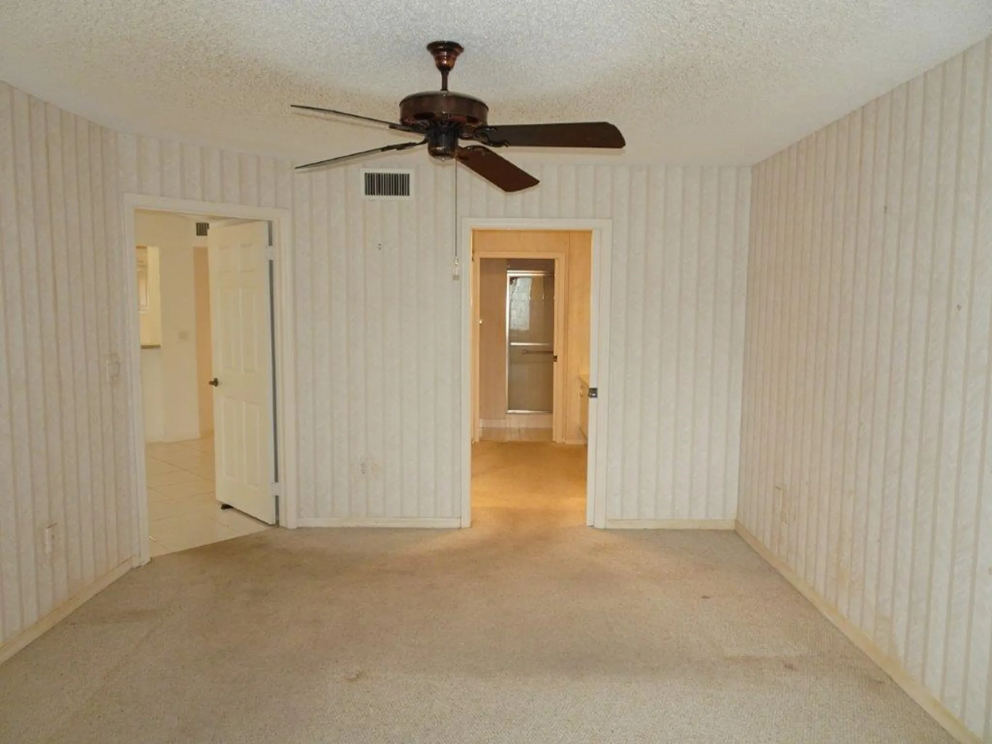 Property Slideshow image 11 of 22 | 7539 granville dr 208, Tamarac, FL, 33321