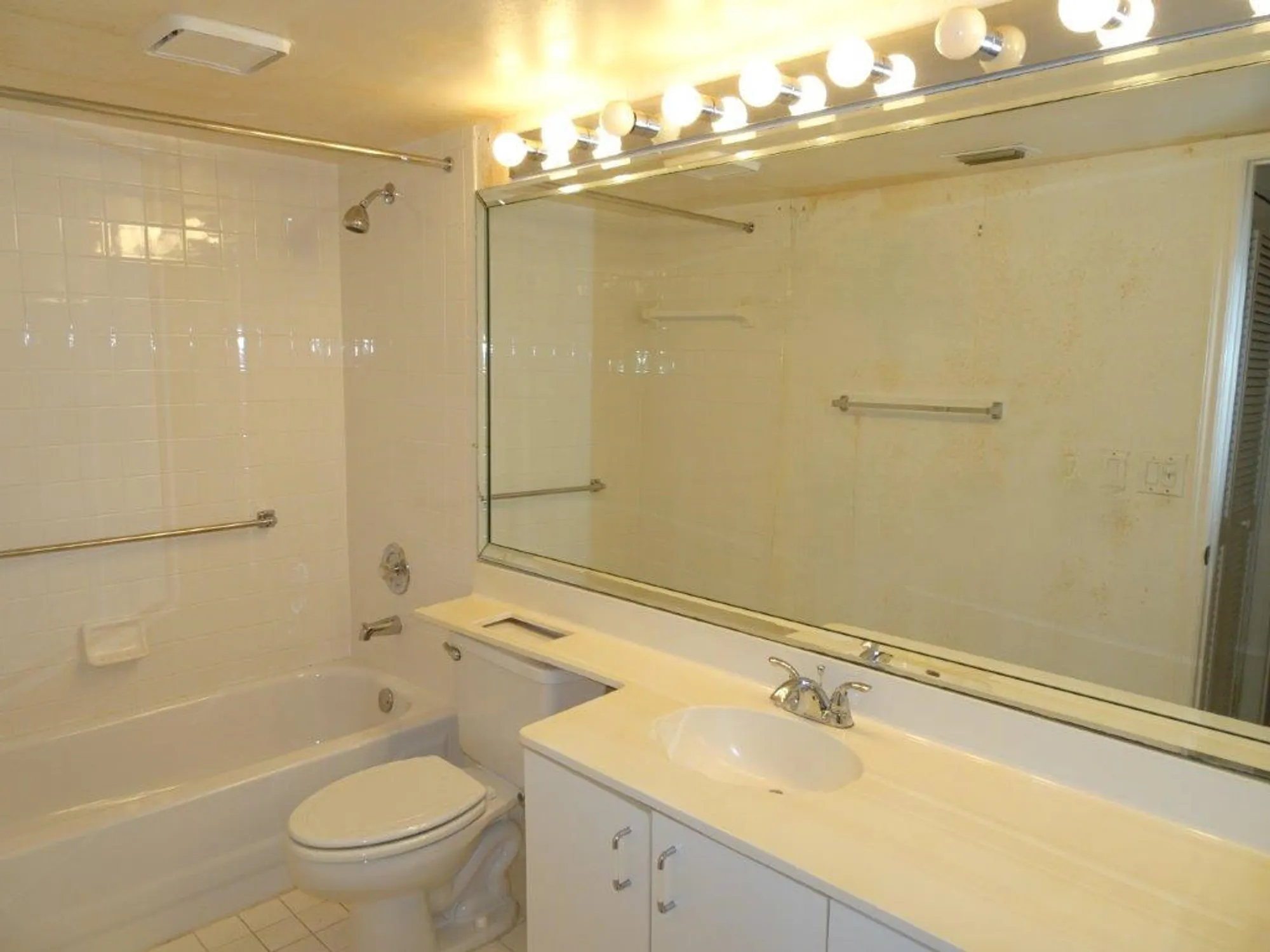 Property Slideshow image 17 of 22 | 7539 granville dr 208, Tamarac, FL, 33321