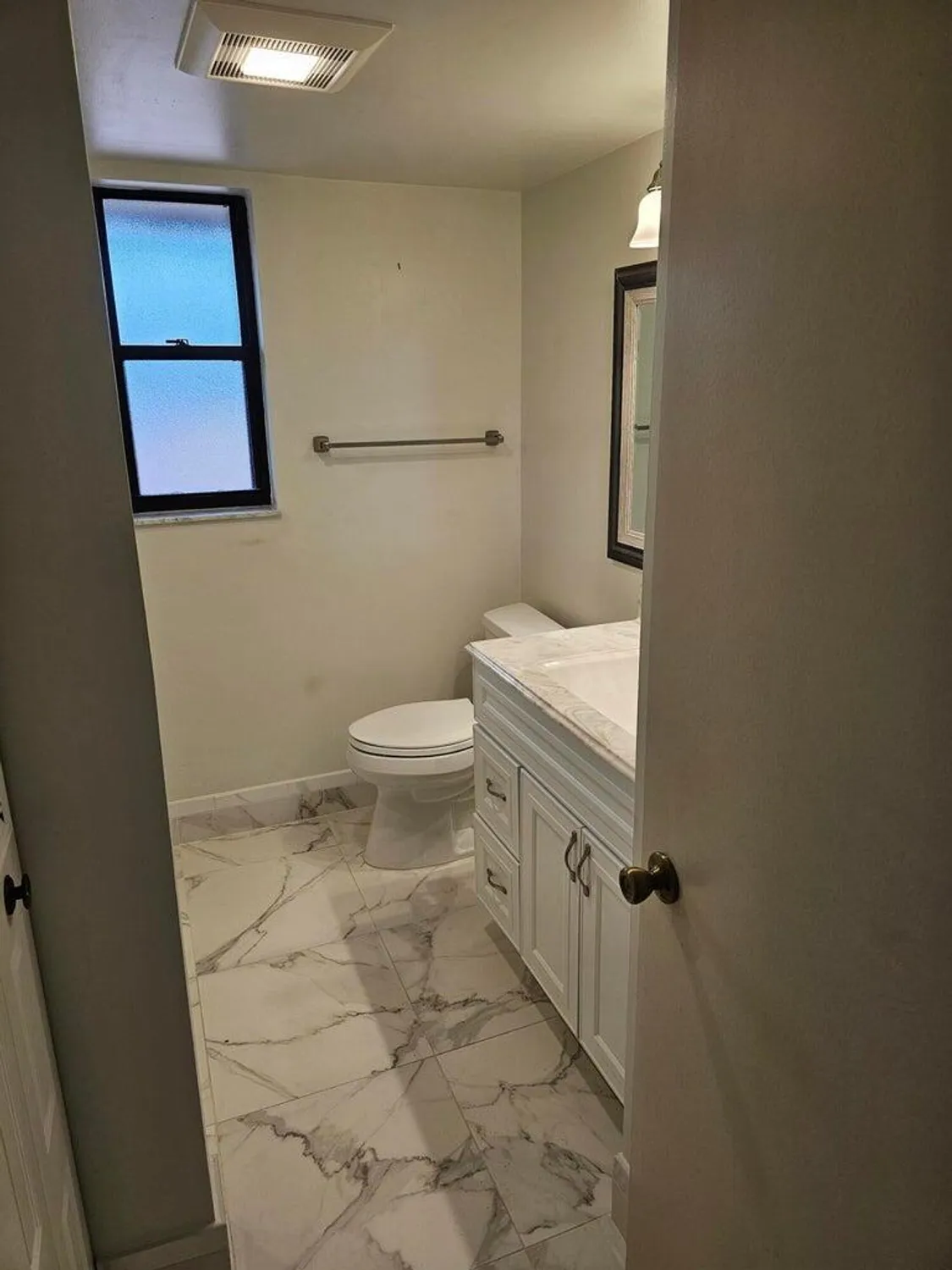 Property Slideshow image 17 of 35 | 450 sw south river dr 207, Stuart, FL, 34997