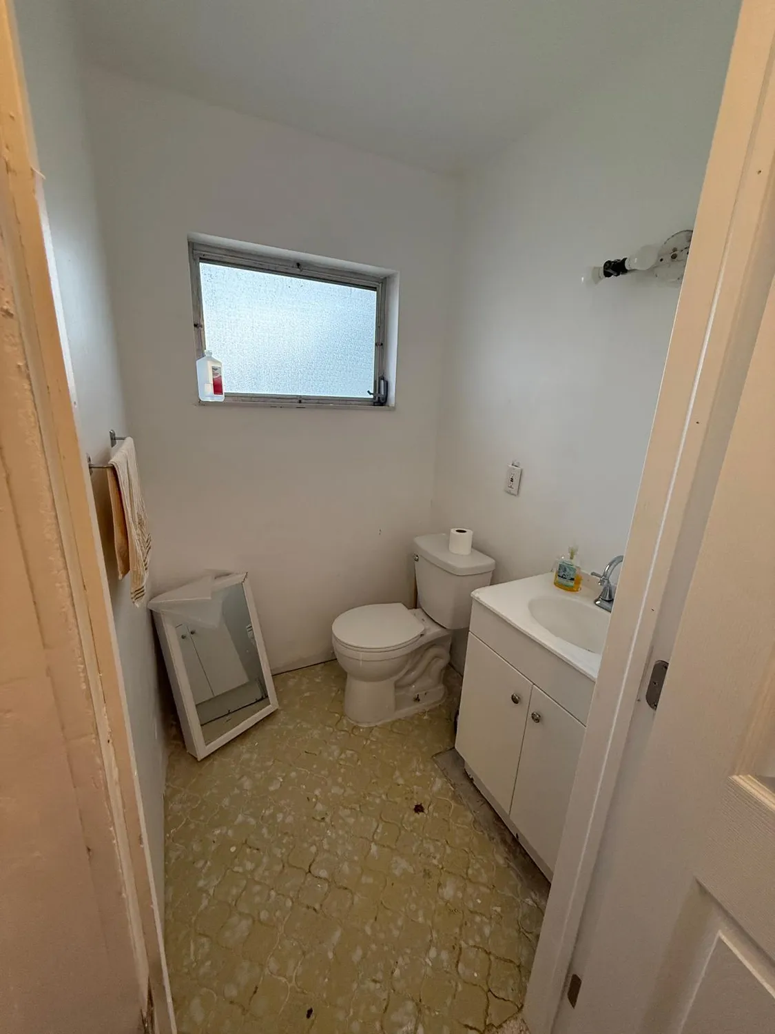 Property Slideshow image 5 of 17 | 2739 dudley dr c, West Palm Beach, FL, 33415