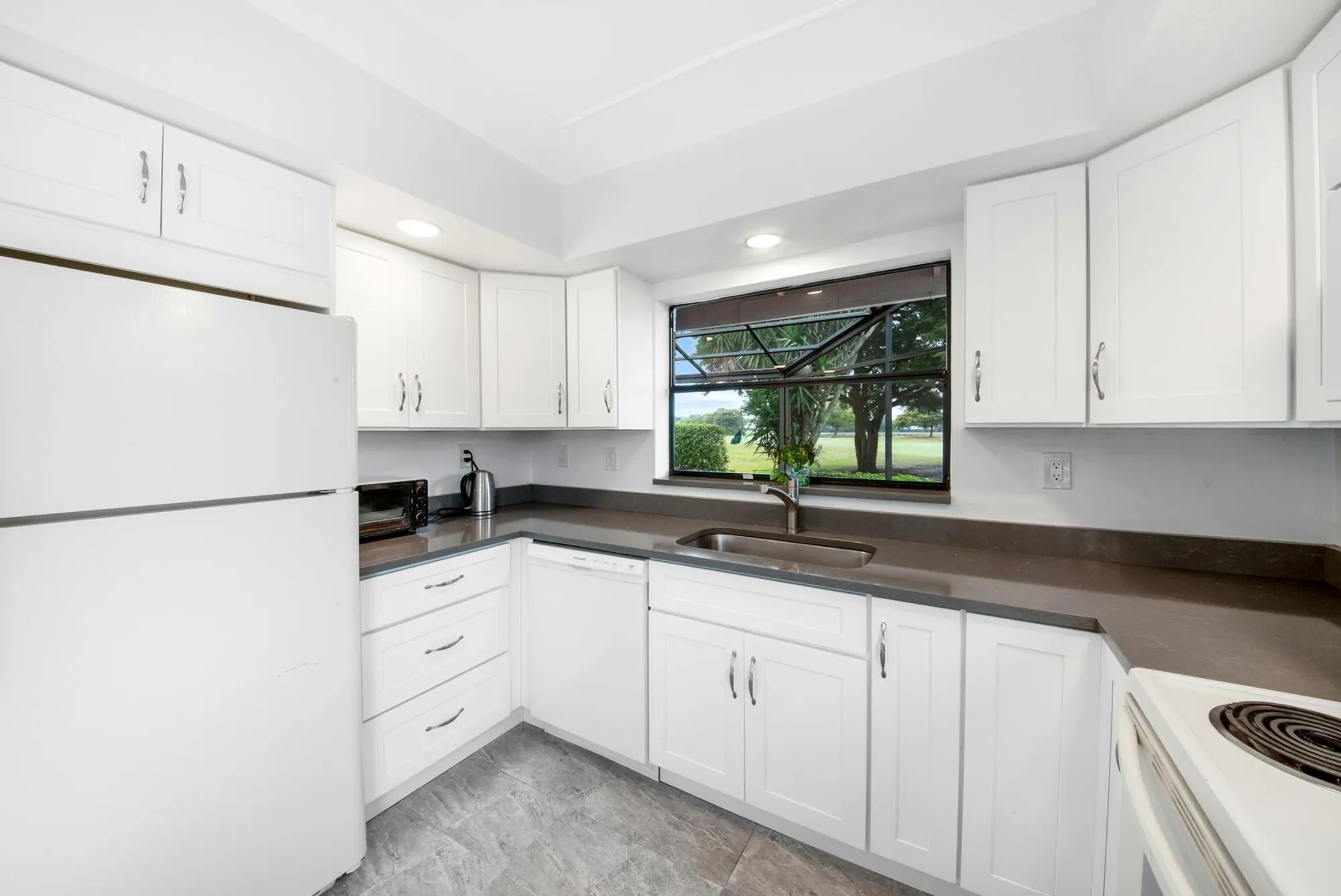 Property Slideshow image 11 of 24 | 5629 lakeview mews ct, Boynton Beach, FL, 33437