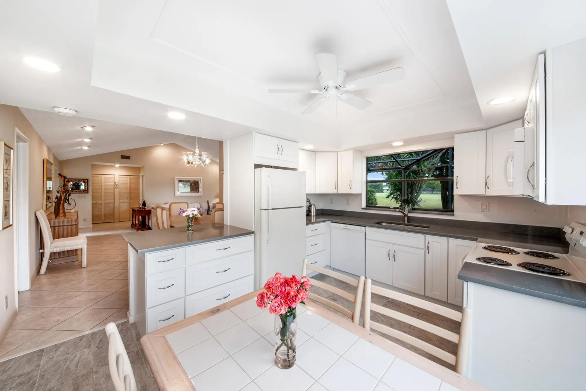 Property Slideshow image 10 of 24 | 5629 lakeview mews ct, Boynton Beach, FL, 33437