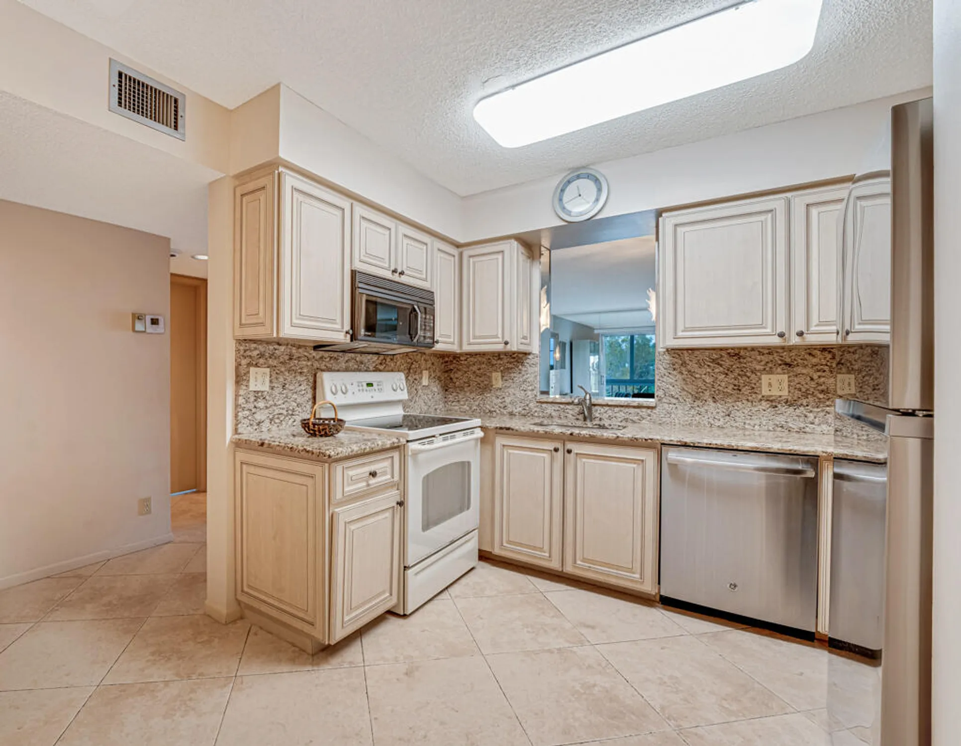 Property Slideshow image 9 of 24 | 7301 amberly ln 407, Delray Beach, FL, 33446