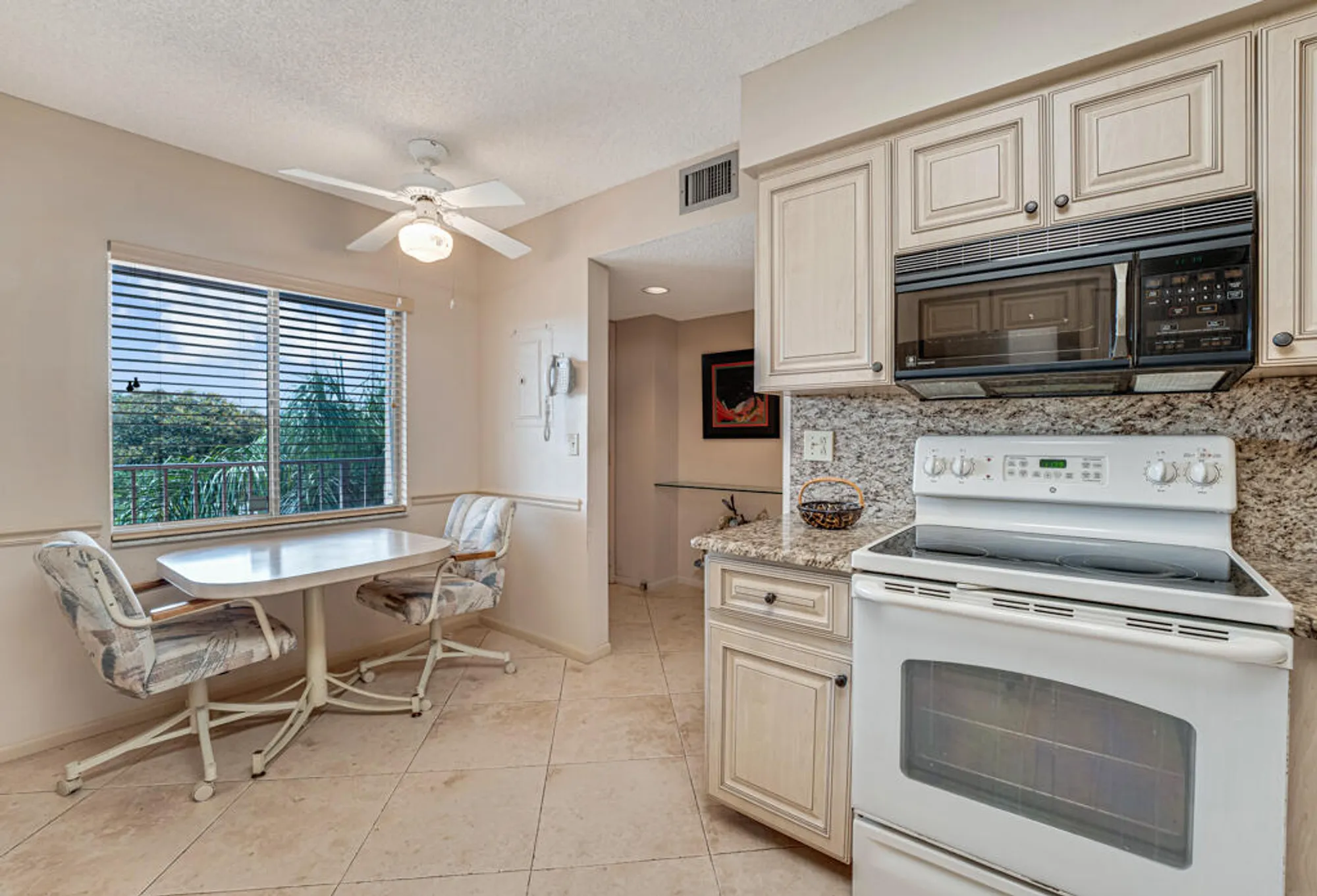 Property Slideshow image 11 of 24 | 7301 amberly ln 407, Delray Beach, FL, 33446