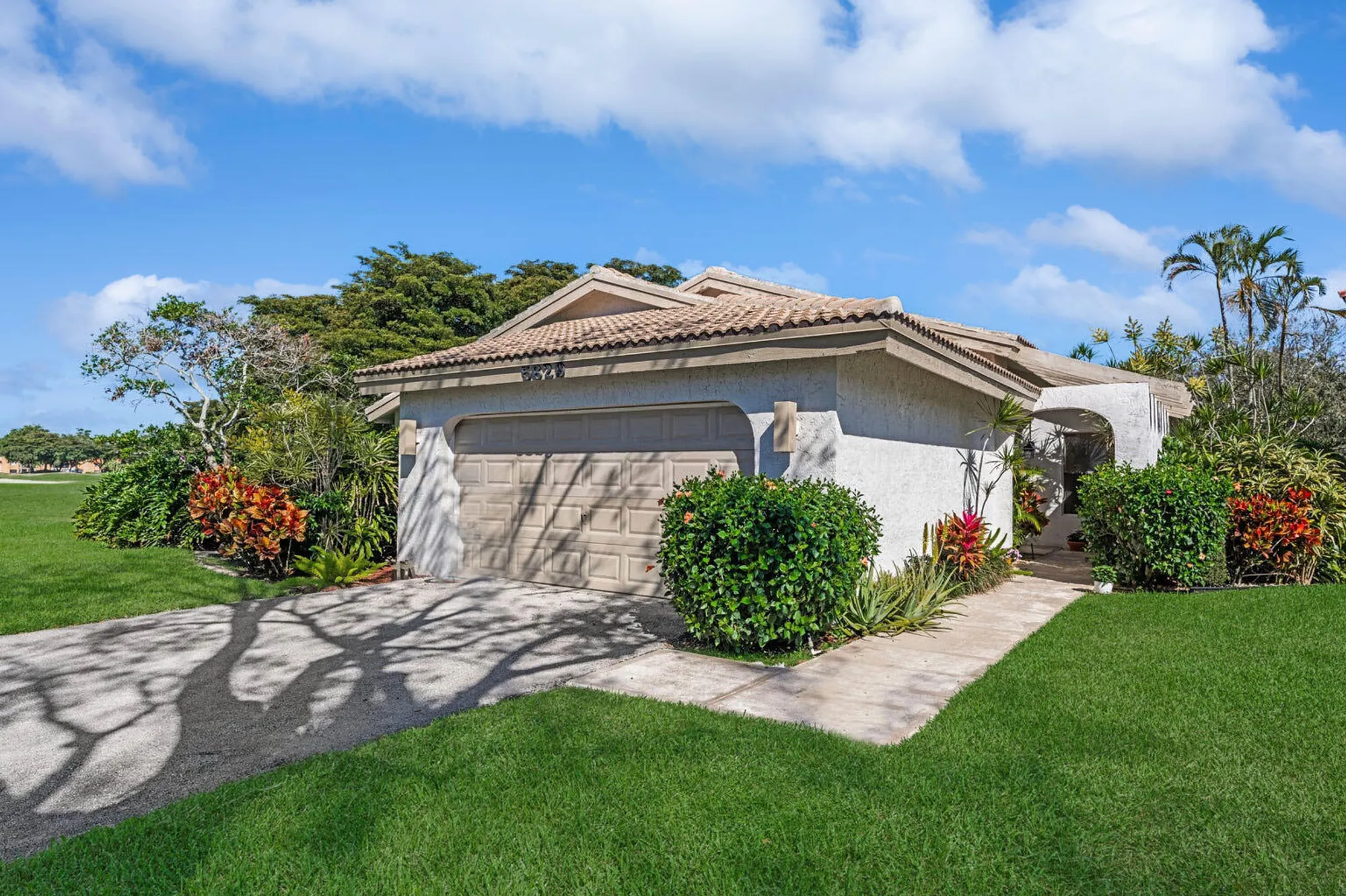 Property Slideshow image 1 of 24 | 5629 lakeview mews ct, Boynton Beach, FL, 33437