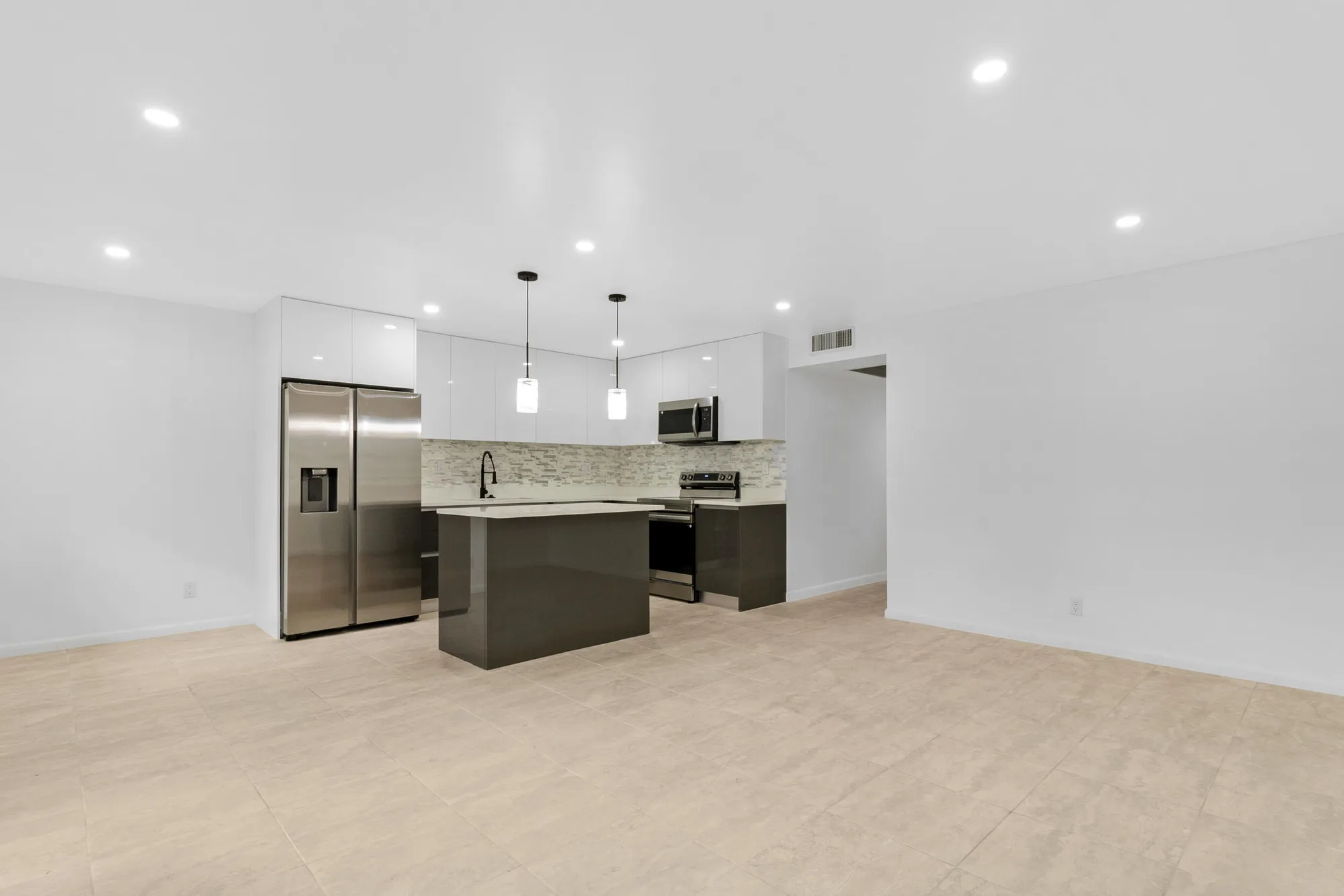 Property Slideshow image 3 of 24 | 1039 newport h, Deerfield Beach, FL, 33442