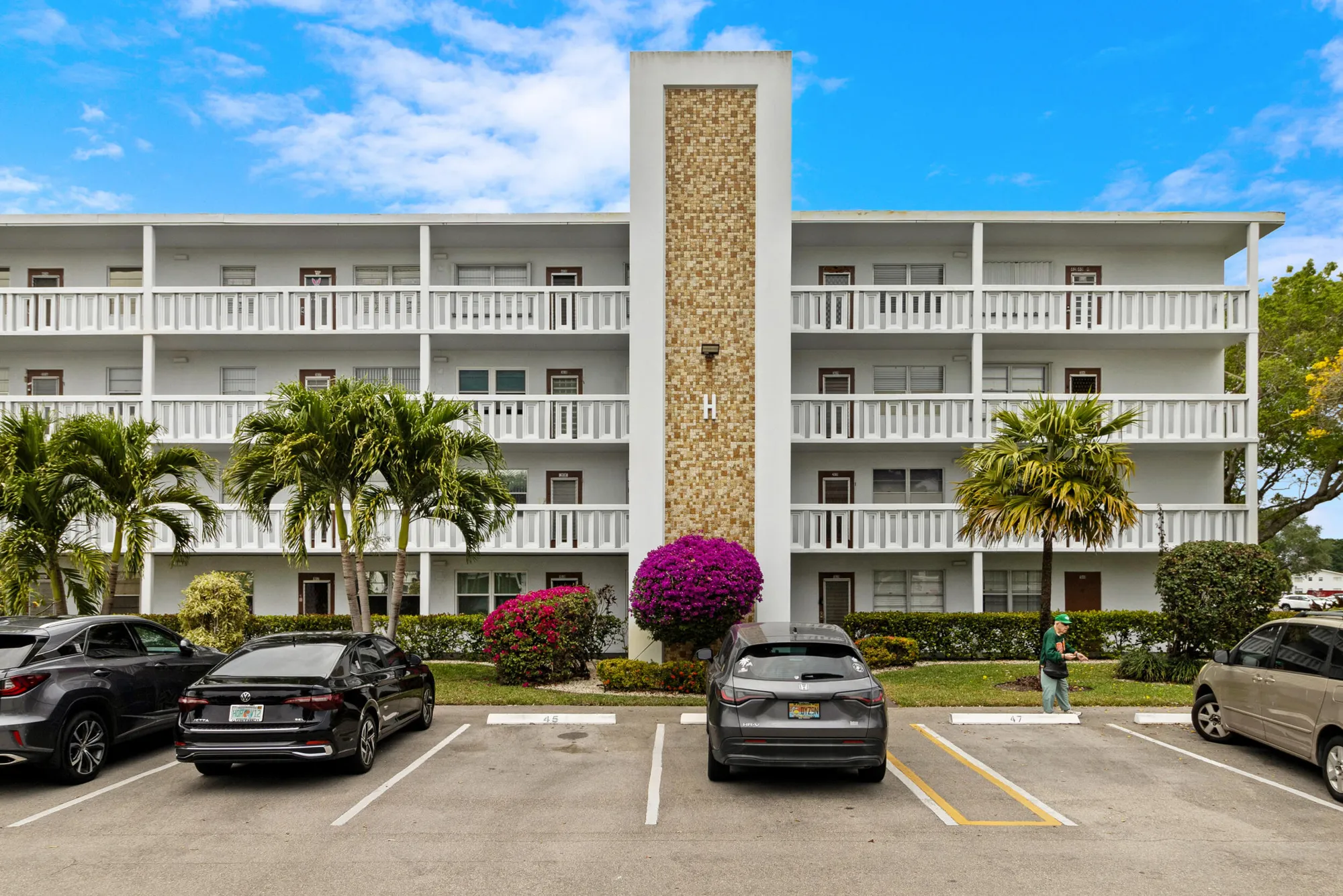 Property Slideshow image 2 of 24 | 1039 newport h, Deerfield Beach, FL, 33442