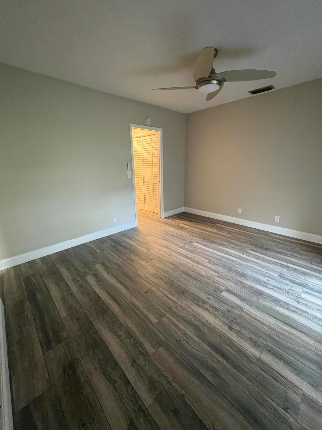 Property Slideshow image 8 of 22 | 111 waltham e unit e, West Palm Beach, FL, 33417