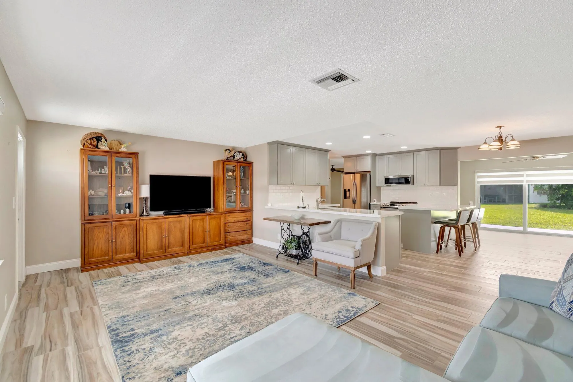 Property Slideshow image 4 of 54 | 2012 sw 15th st, Boynton Beach, FL, 33426