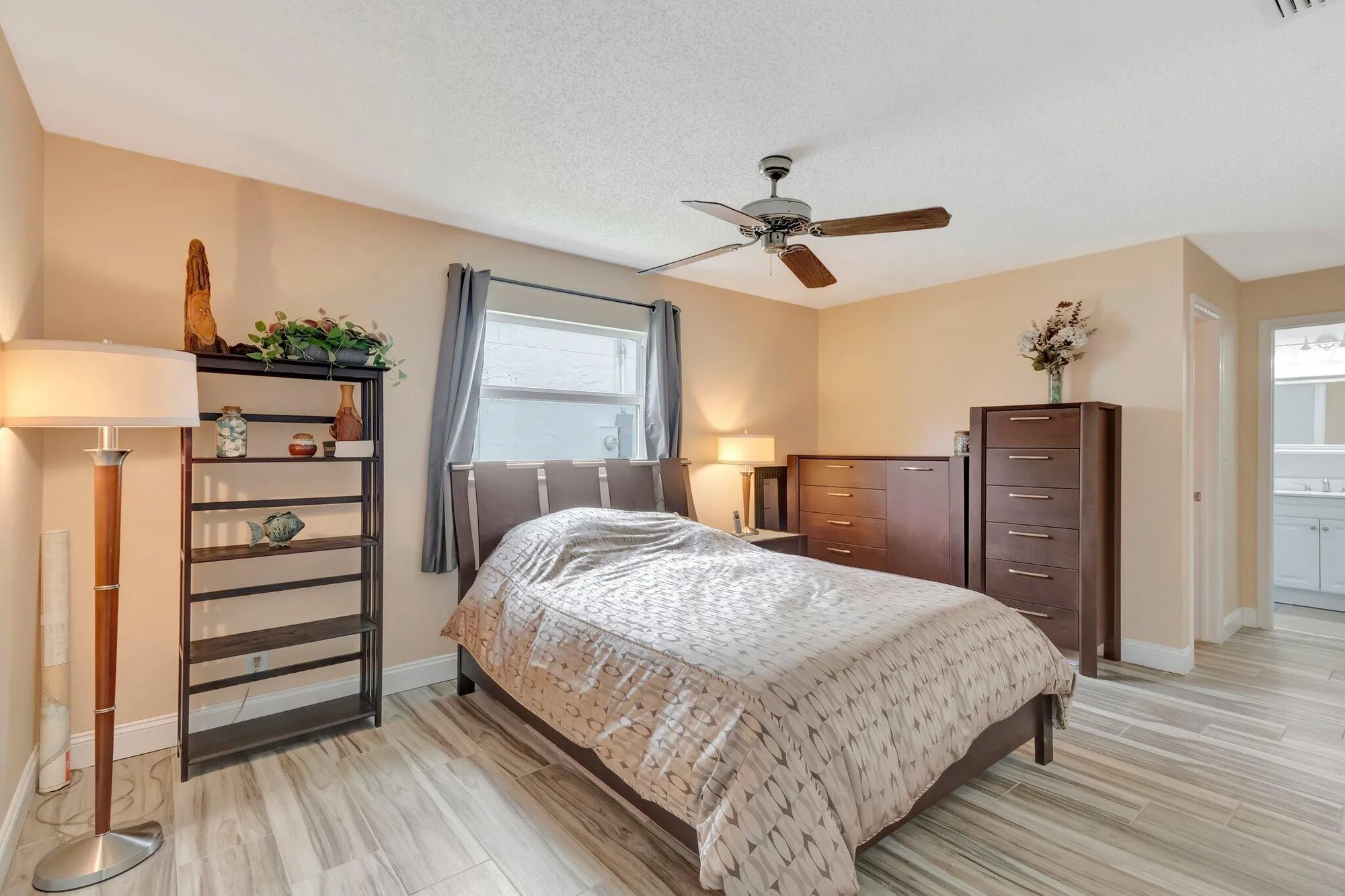 Property Slideshow image 19 of 54 | 2012 sw 15th st, Boynton Beach, FL, 33426