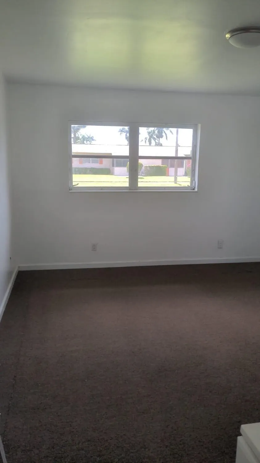 Property Slideshow image 8 of 17 | 2739 dudley dr c, West Palm Beach, FL, 33415