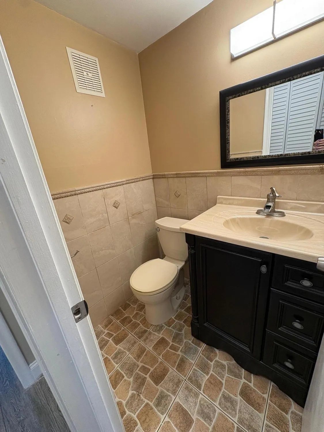Property Slideshow image 7 of 22 | 111 waltham e unit e, West Palm Beach, FL, 33417