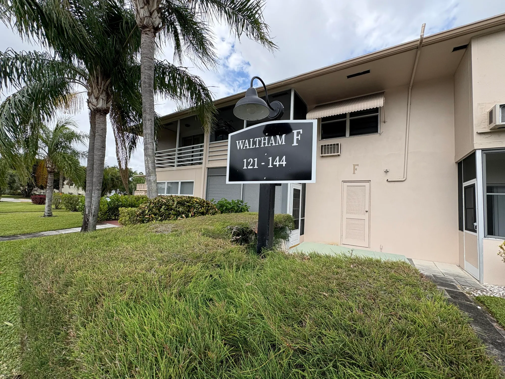 Property Slideshow image 8 of 33 | 138 waltham f, West Palm Beach, FL, 33417