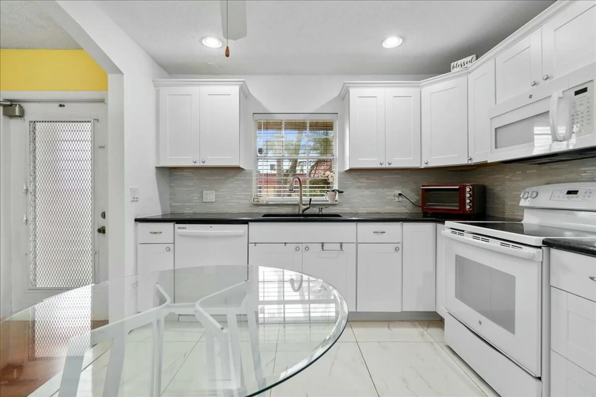 Property Slideshow image 3 of 22 | 603 laconia cir, Lake Worth, FL, 33467