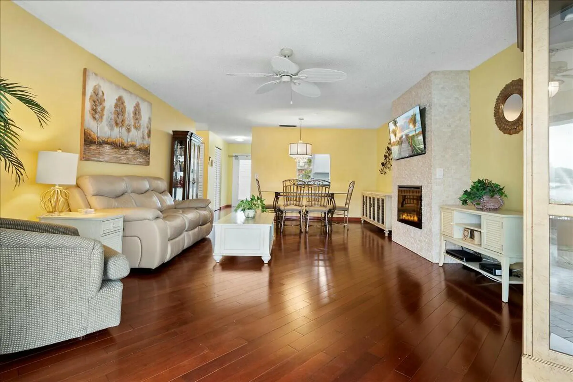 Property Slideshow image 21 of 22 | 603 laconia cir, Lake Worth, FL, 33467