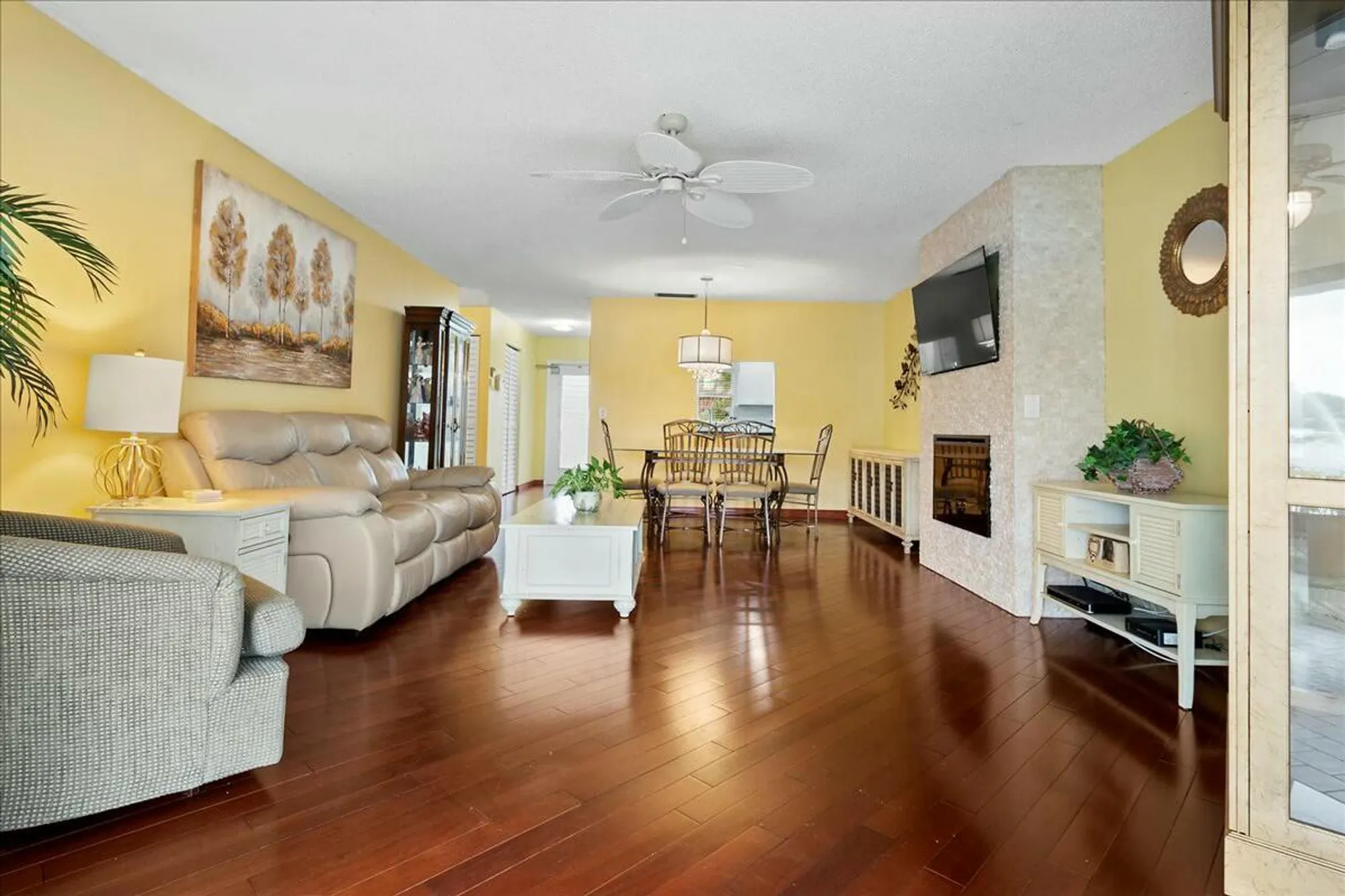 Property Slideshow image 20 of 22 | 603 laconia cir, Lake Worth, FL, 33467