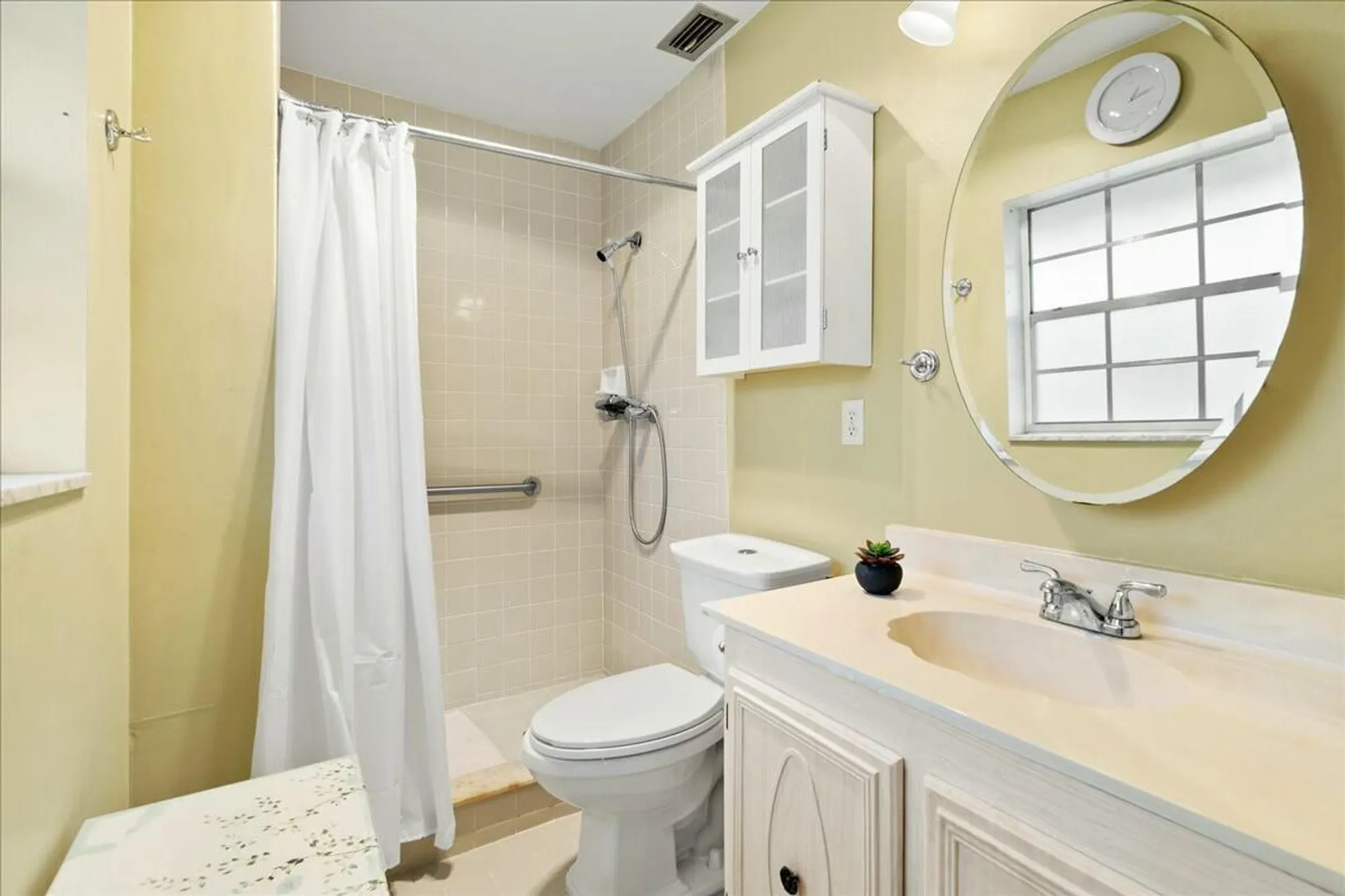 Property Slideshow image 11 of 22 | 603 laconia cir, Lake Worth, FL, 33467