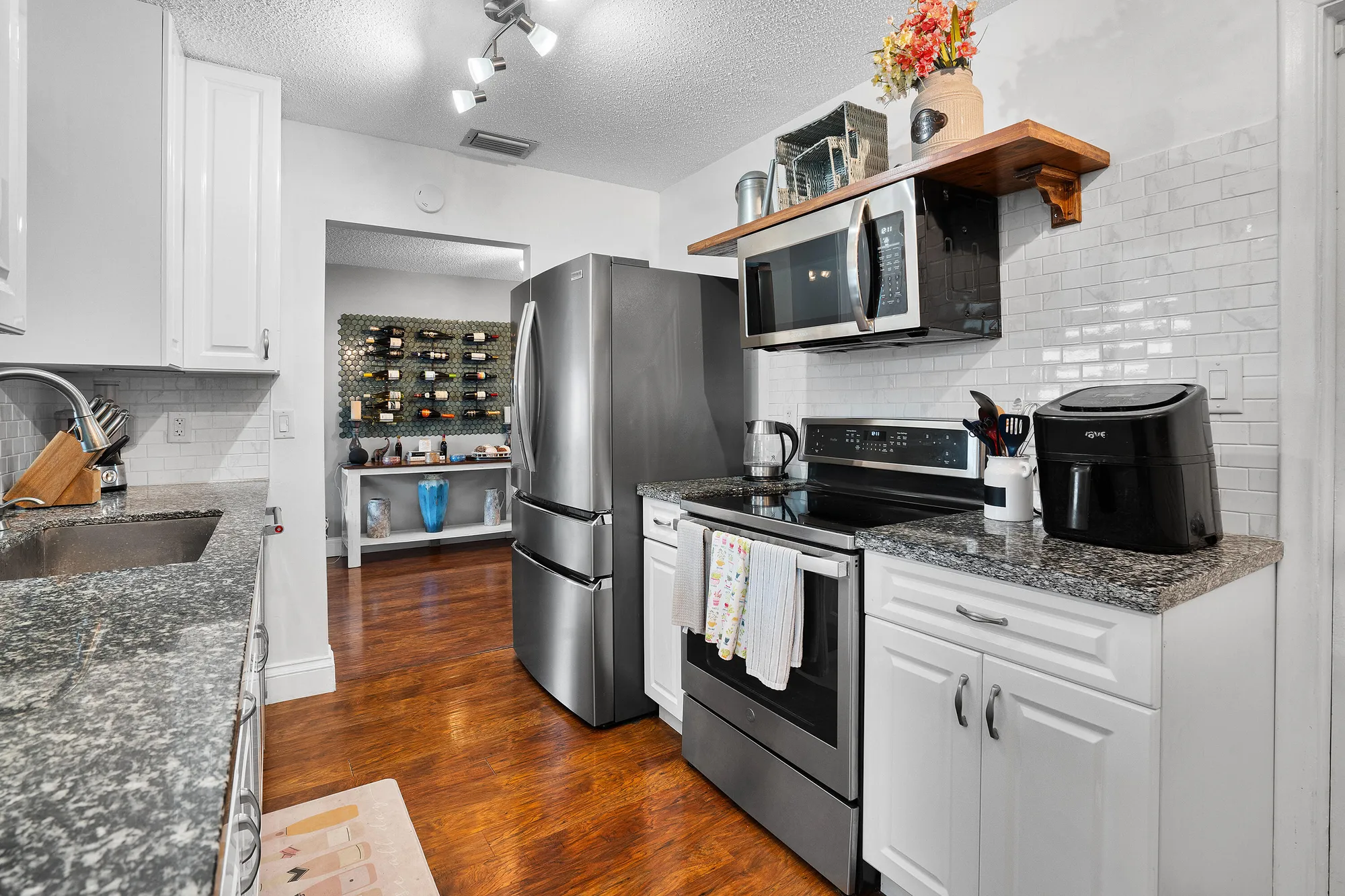 Property Slideshow image 13 of 30 | 2105 alfred dr, Boynton Beach, FL, 33426