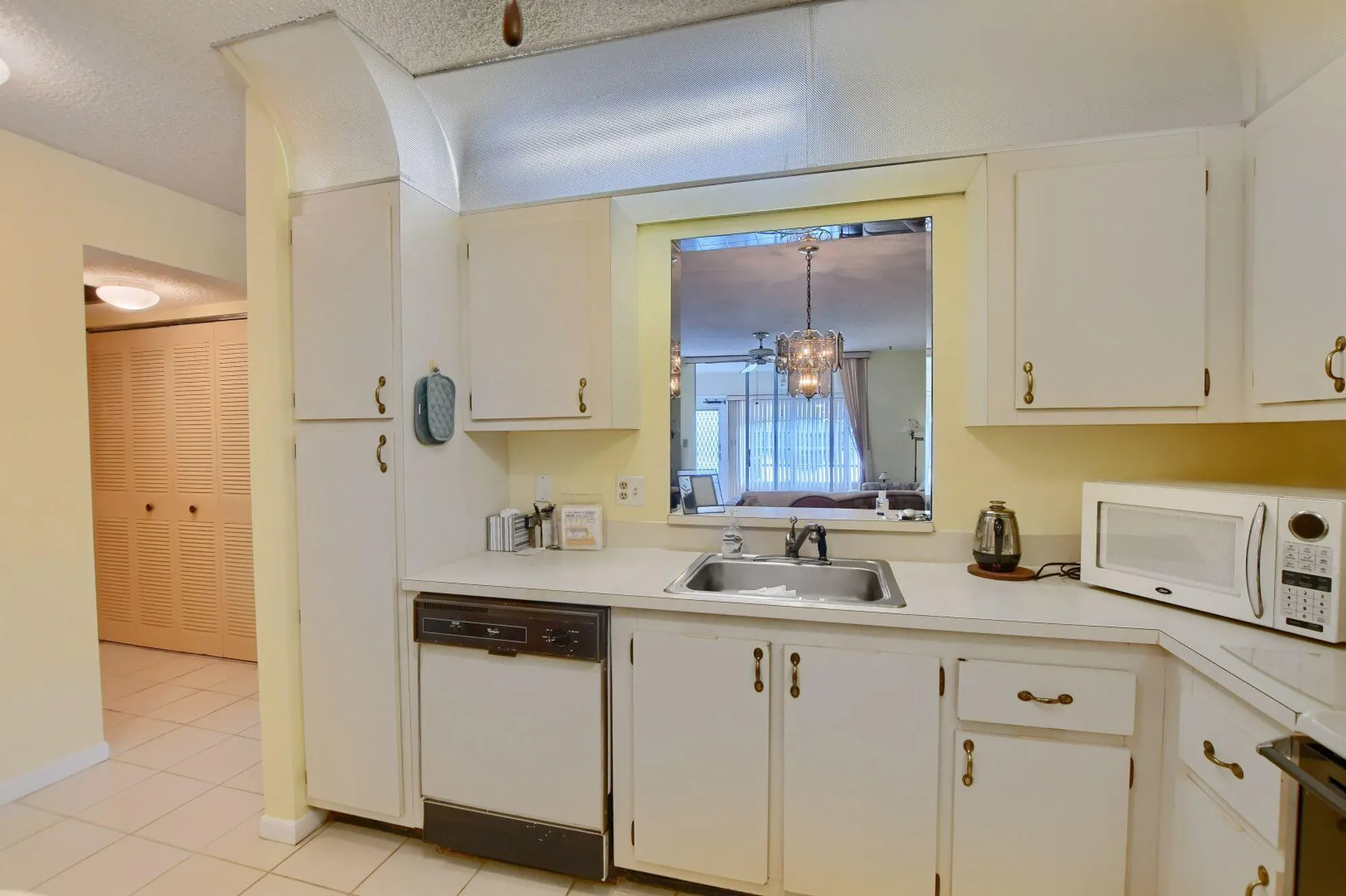 Property Slideshow image 8 of 41 | 9244 flynn cir 4, Boca Raton, FL, 33496