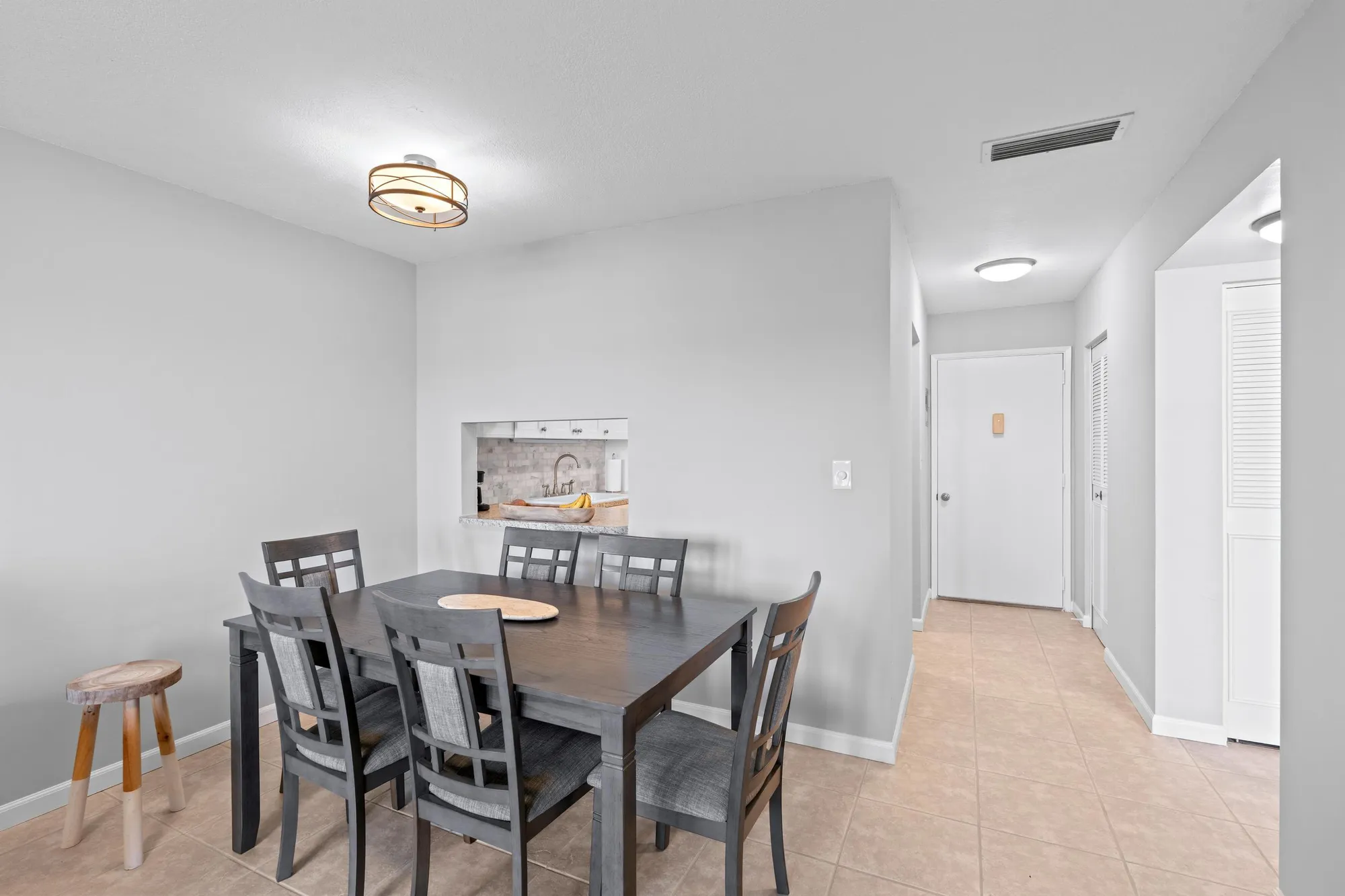 Property Slideshow image 4 of 24 | 2811 garden dr 306, Lake Worth, FL, 33461