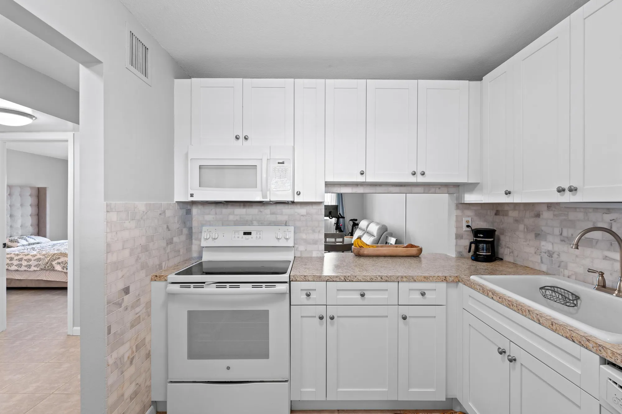 Property Slideshow image 6 of 24 | 2811 garden dr 306, Lake Worth, FL, 33461