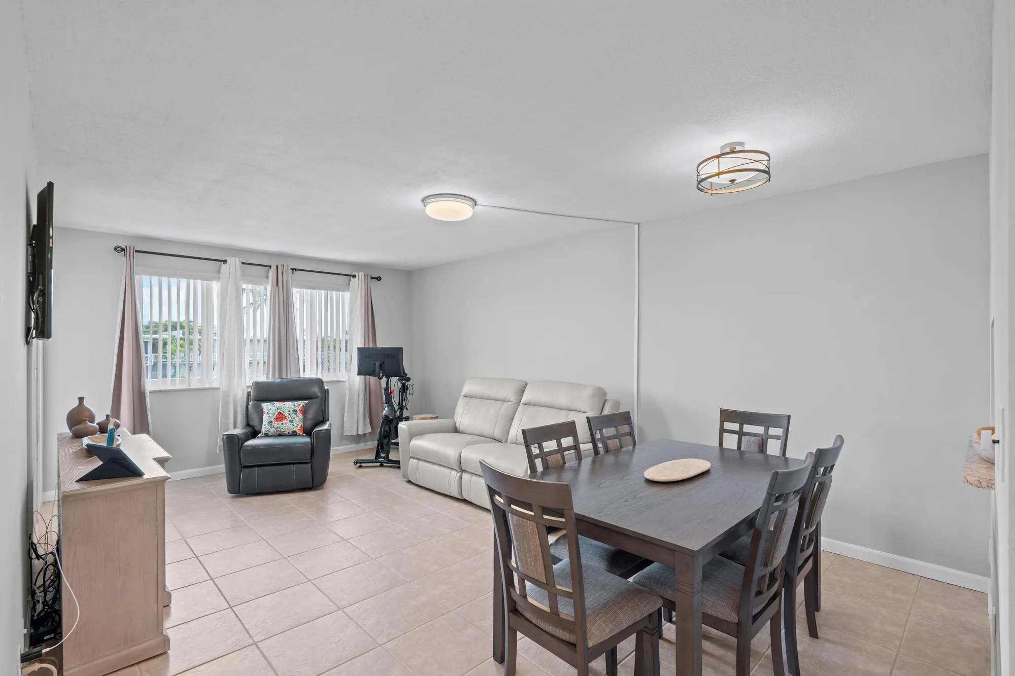 Property Slideshow image 7 of 24 | 2811 garden dr 306, Lake Worth, FL, 33461