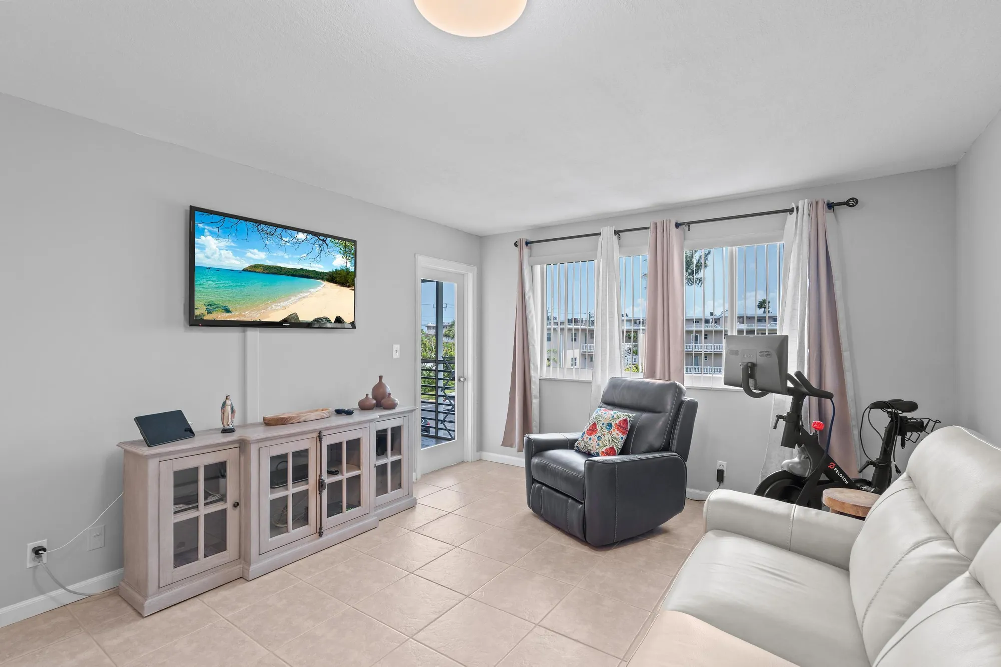 Property Slideshow image 10 of 24 | 2811 garden dr 306, Lake Worth, FL, 33461