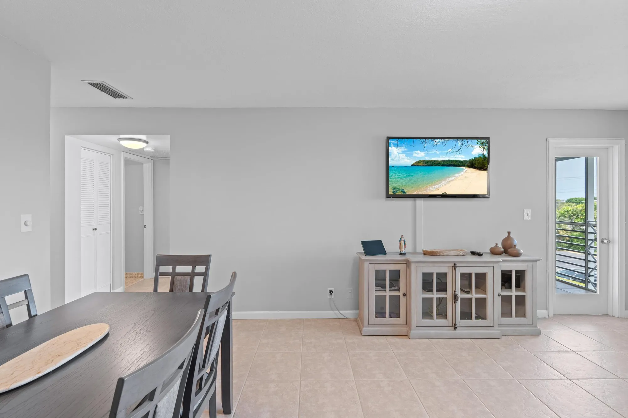 Property Slideshow image 9 of 24 | 2811 garden dr 306, Lake Worth, FL, 33461