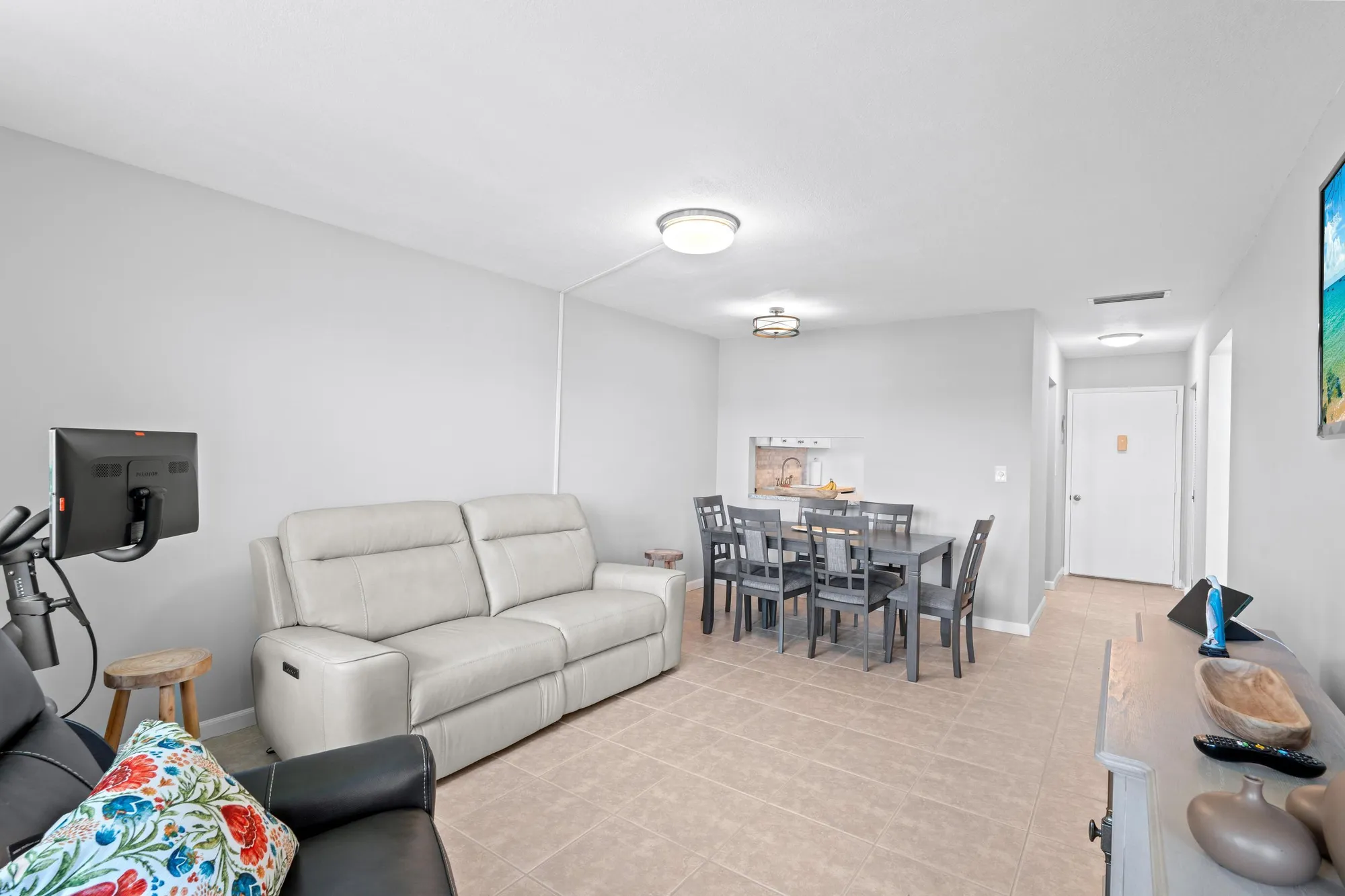 Property Slideshow image 11 of 24 | 2811 garden dr 306, Lake Worth, FL, 33461