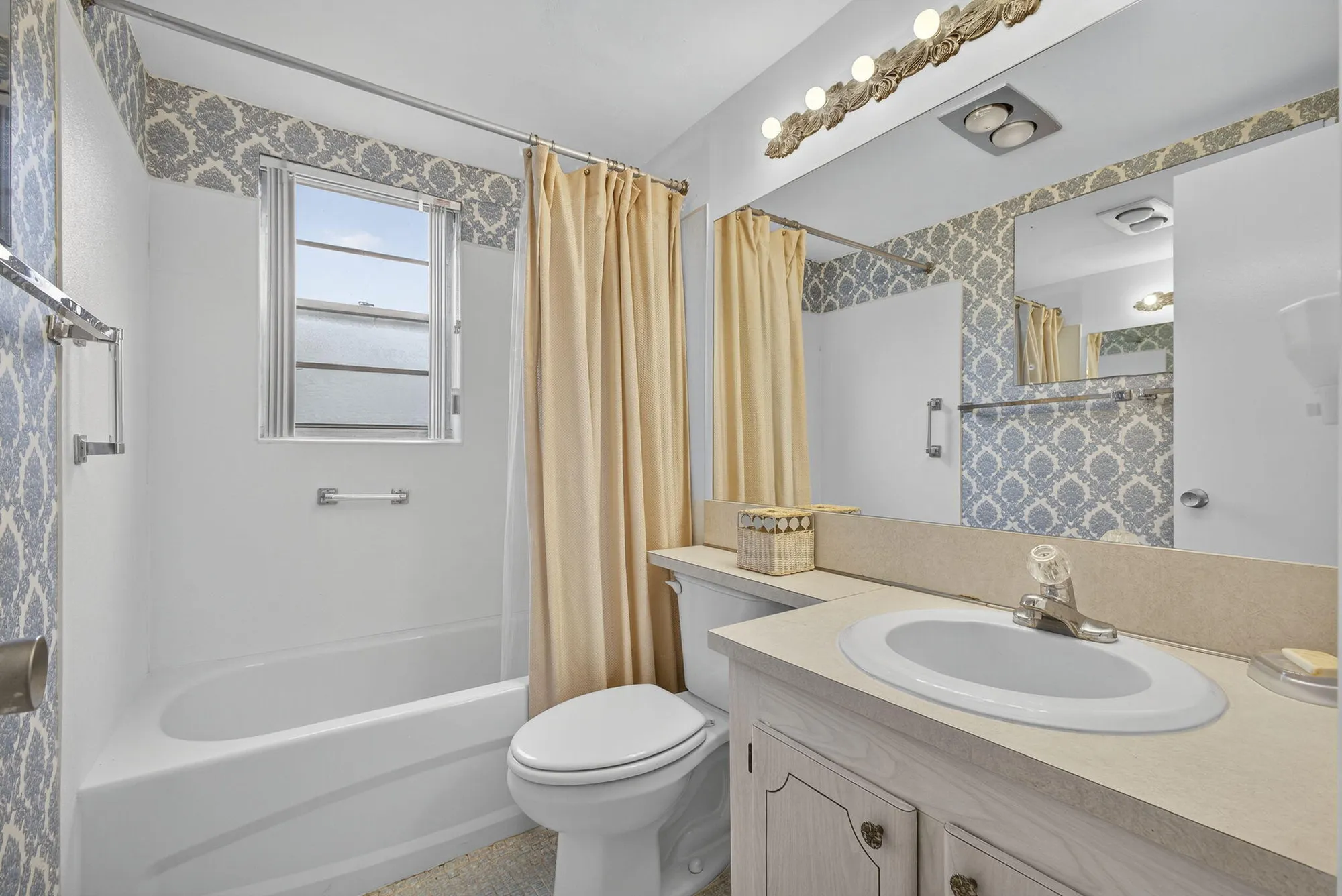 Property Slideshow image 13 of 30 | 52 norwich c, West Palm Beach, FL, 33417
