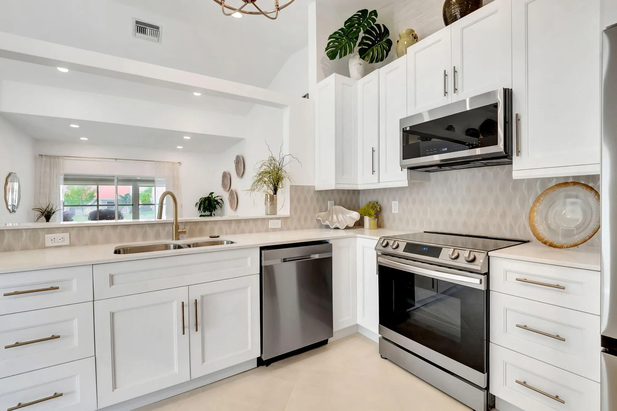 Property Slideshow image 16 of 39 | 15465 lake magnolia pl, Delray Beach, FL, 33484