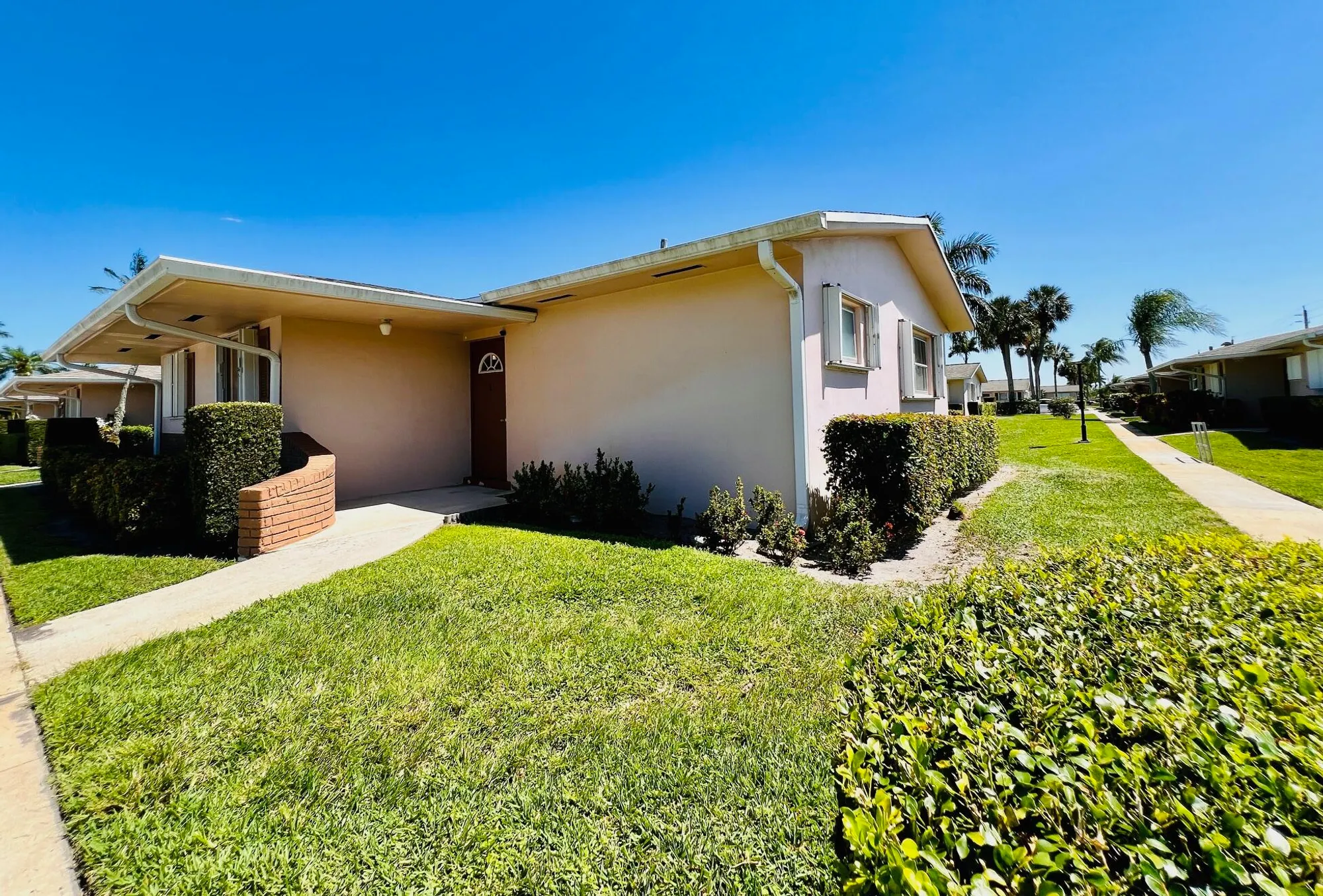 Property Slideshow image 1 of 10 | 2545 dudley dr l, West Palm Beach, FL, 33415