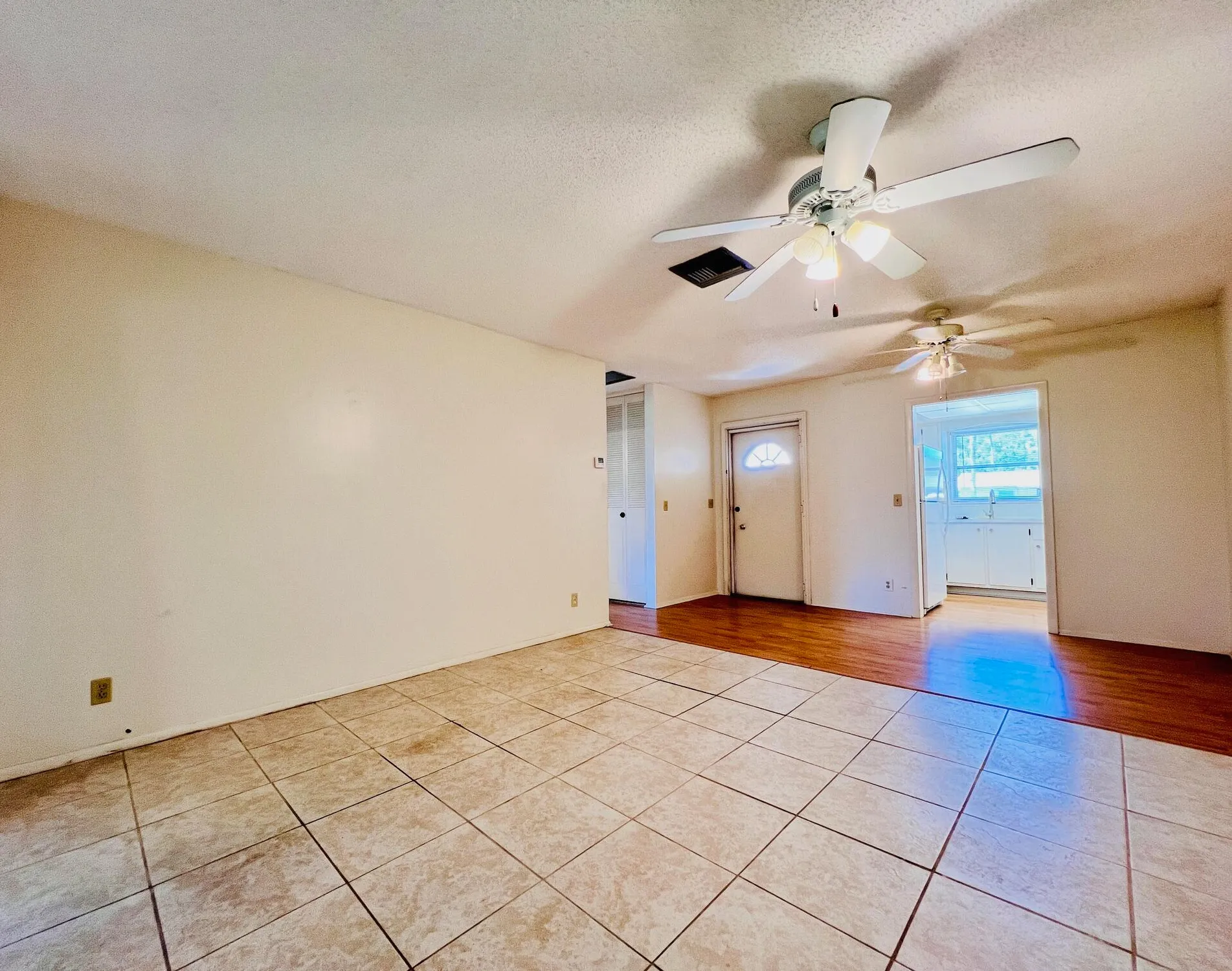 Property Slideshow image 3 of 10 | 2545 dudley dr l, West Palm Beach, FL, 33415
