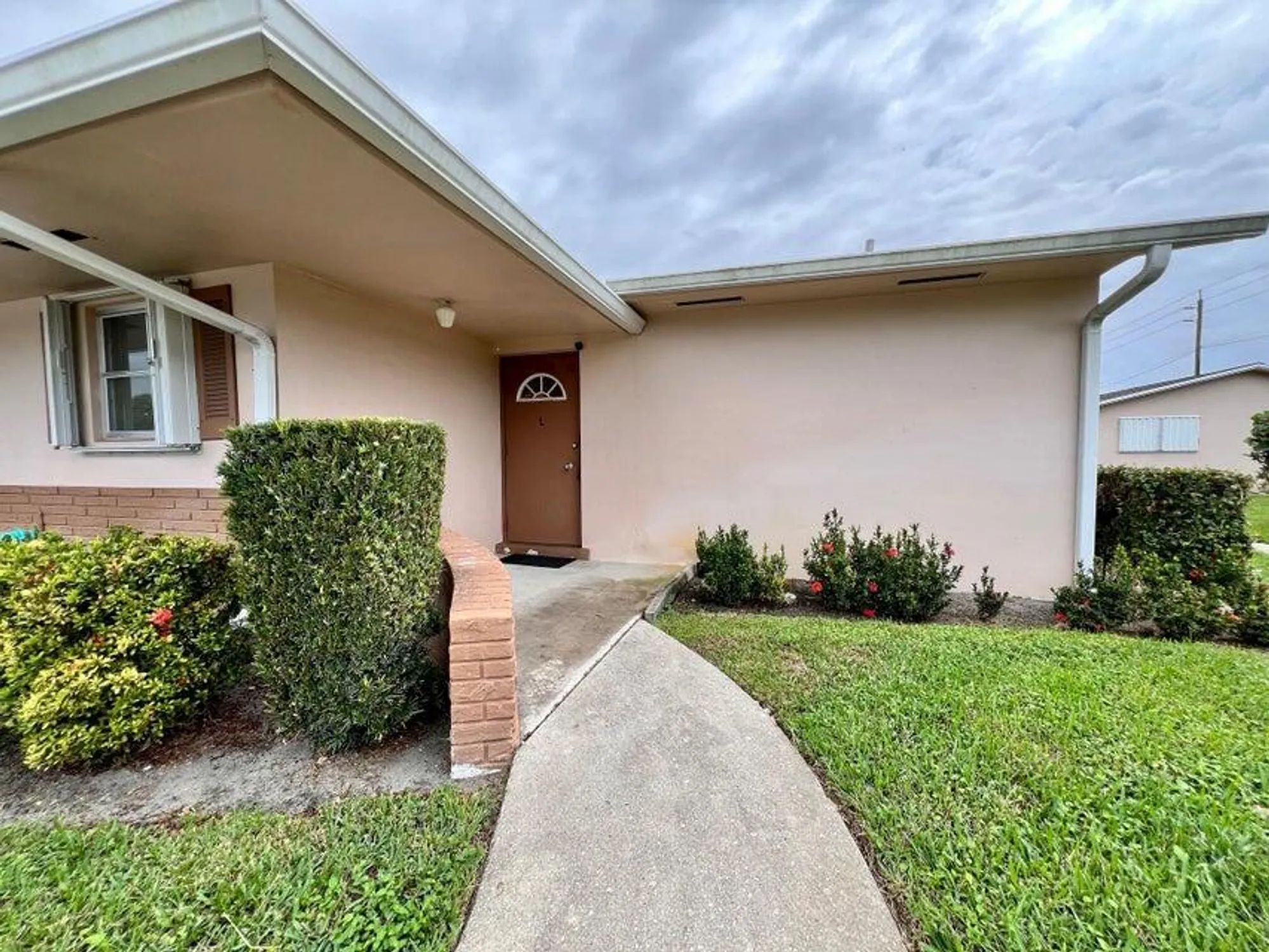 Property Slideshow image 8 of 10 | 2545 dudley dr l, West Palm Beach, FL, 33415